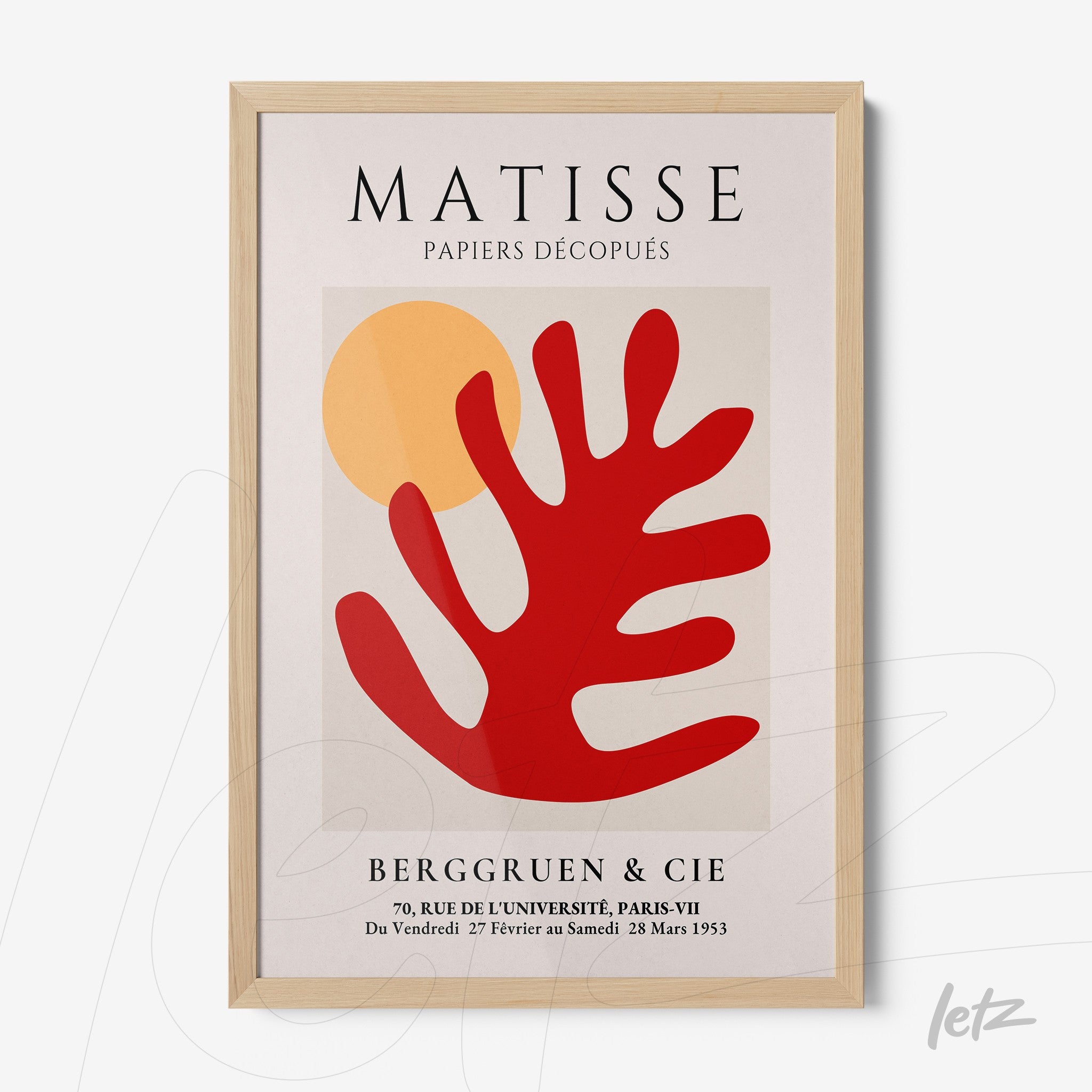 quadro decorativo com arte abstrata em tons de vermelho e amarelo, moldura de madeira clara, com design inspirado em Matisse