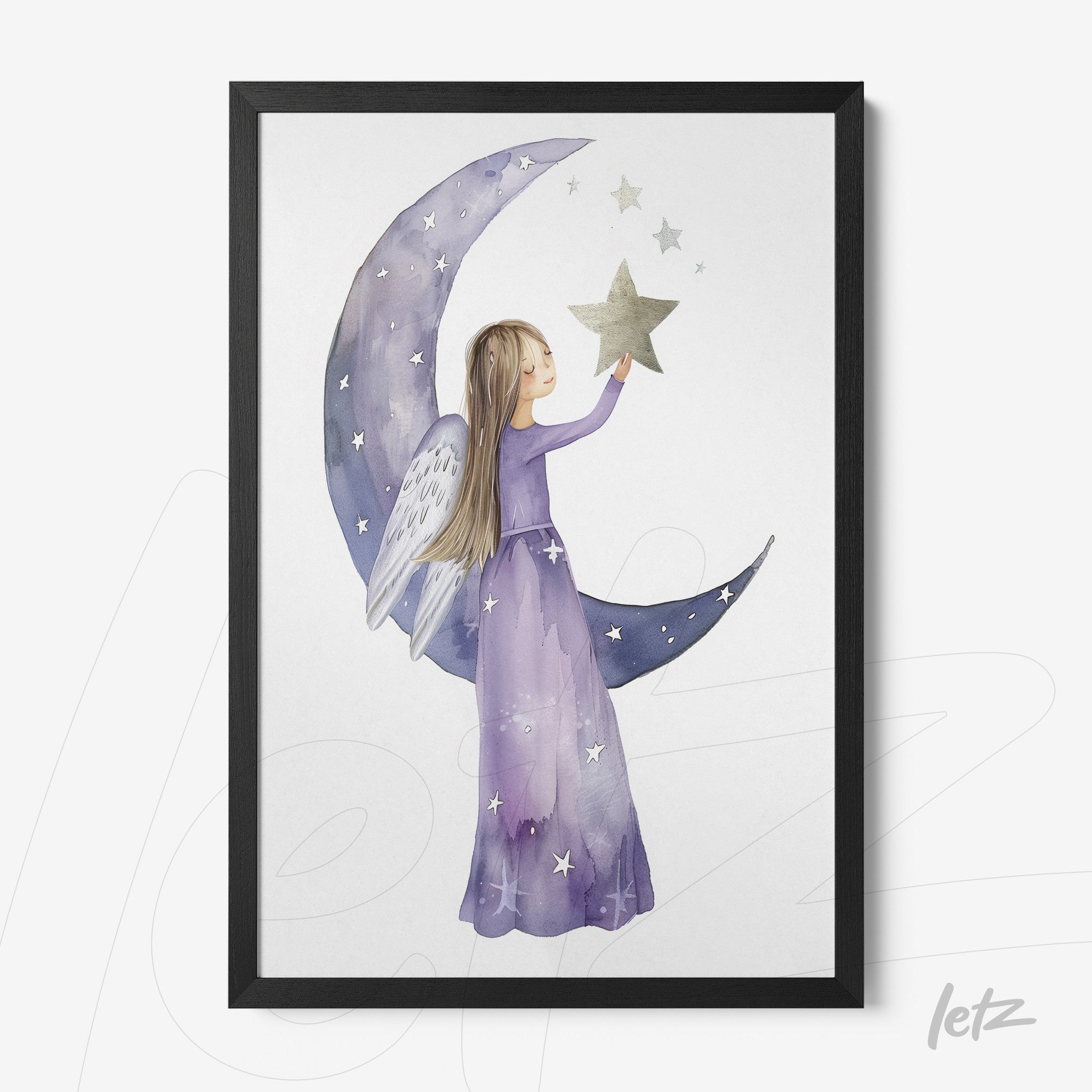 quadro com arte de menina com vestido lilás segurando estrela e asas, apoiada na lua crescente, moldura preta