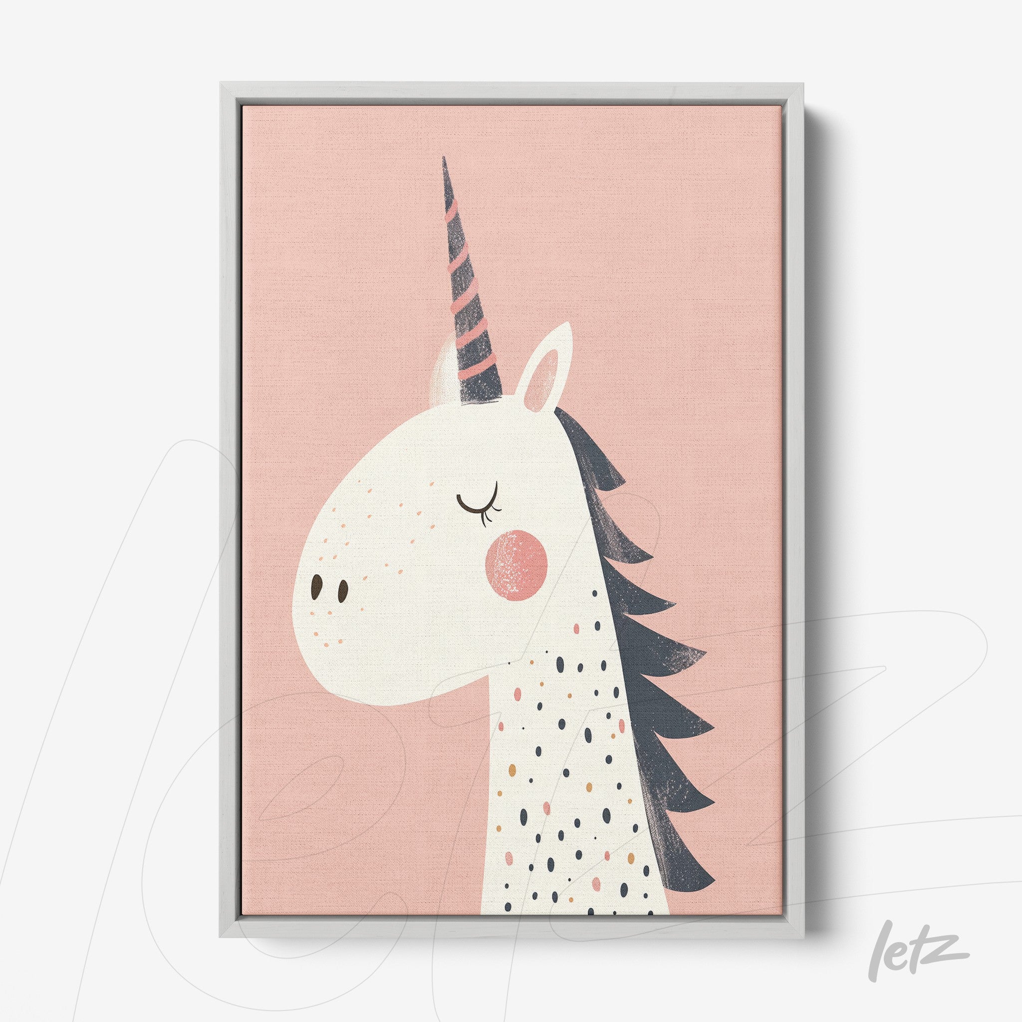 quadro com arte infantil de unicórnio em moldura cinza clara sobre fundo rosa