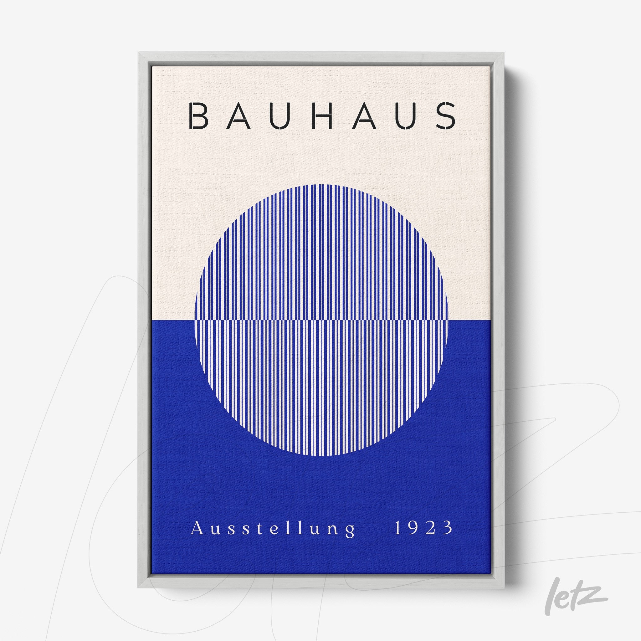 pôster com design Bauhaus de 1923 exibido em moldura cinza clara