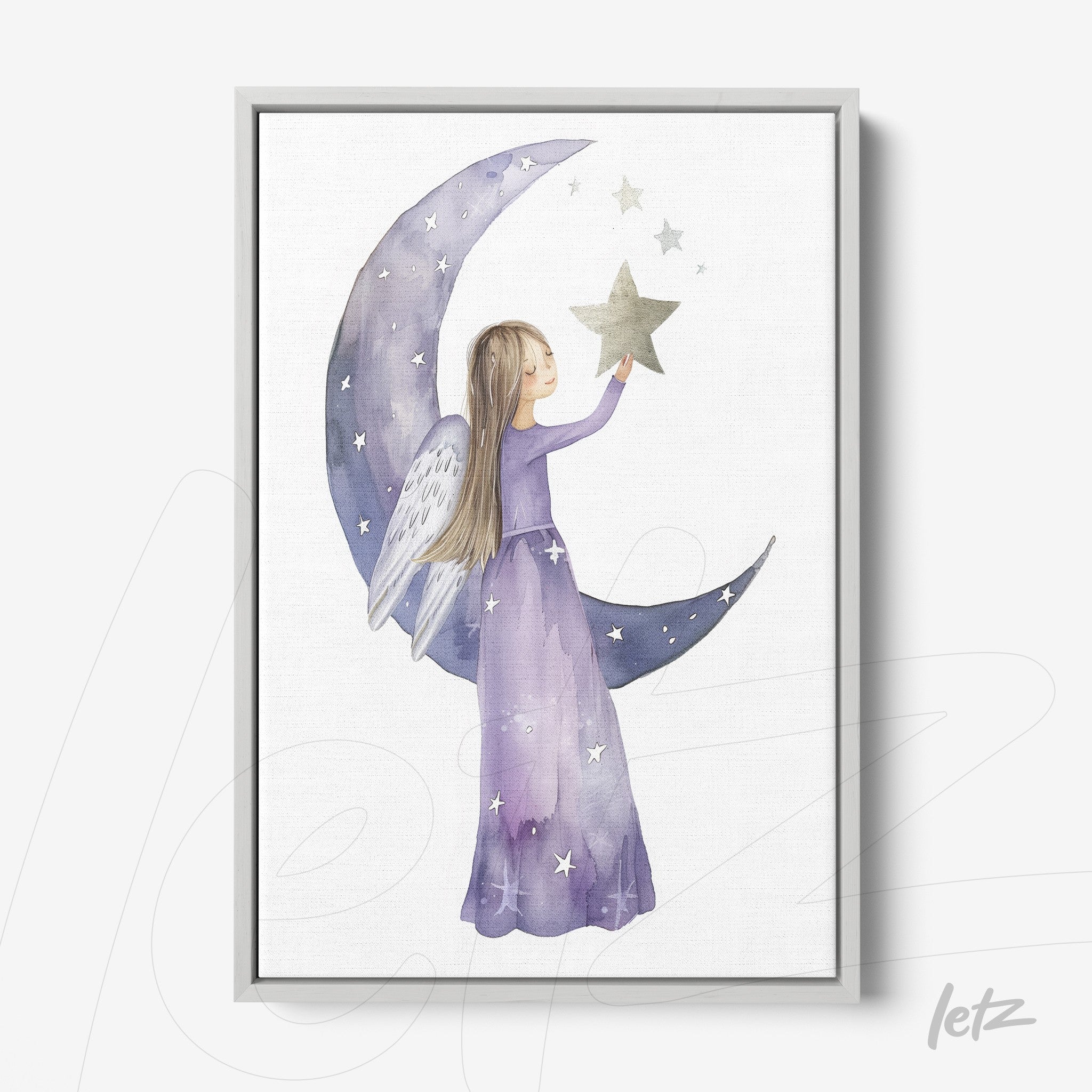 quadro com arte aquarelada de uma menina com asas segurando uma estrela, em moldura prateada