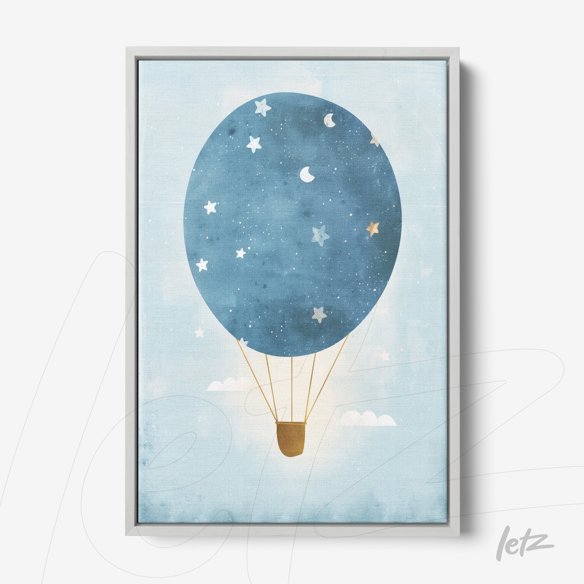 quadro com ilustração de balão de ar quente azul em fundo claro com estrelas e lua, moldura cinza clara