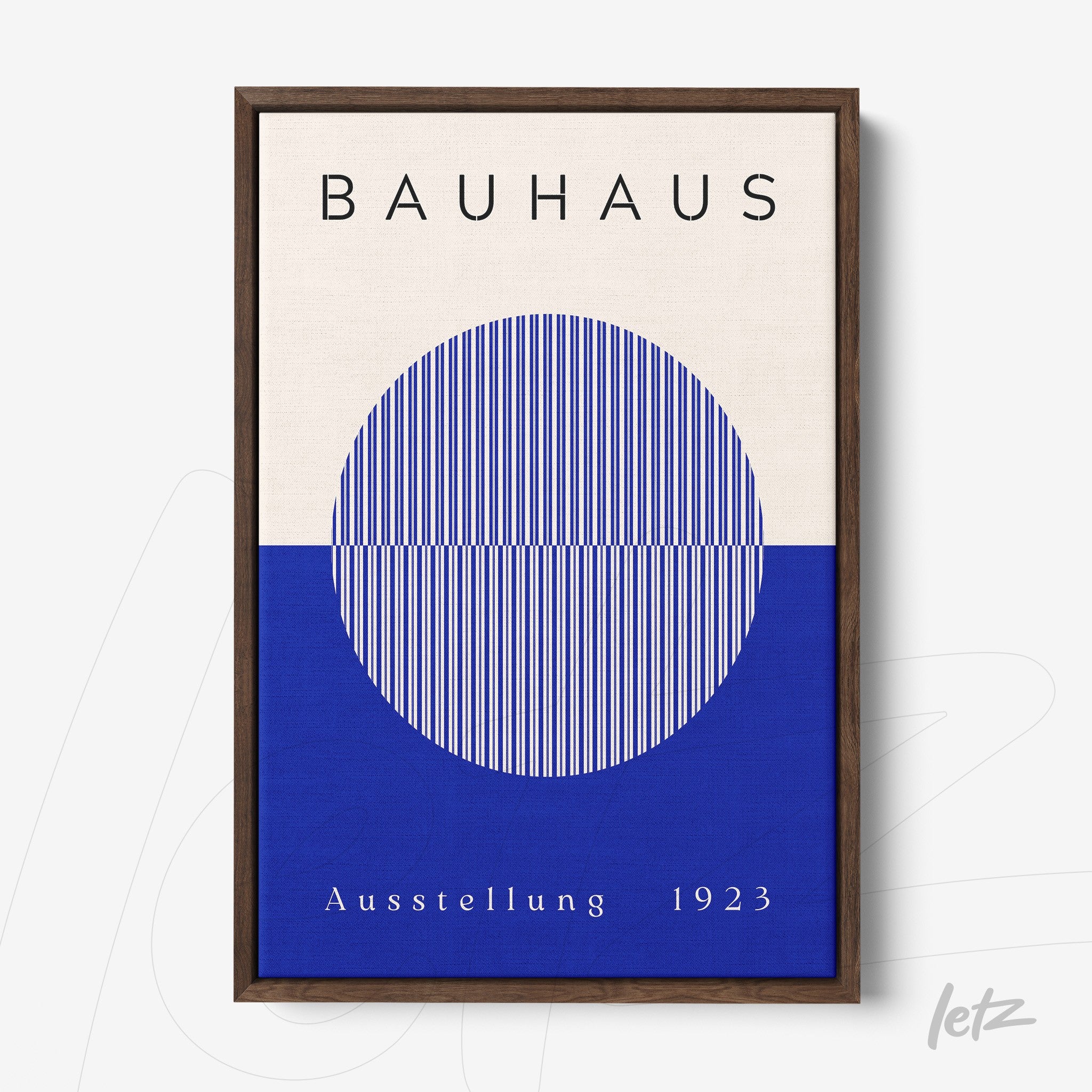 pôster com arte geométrica bauhaus de círculo azul e branco em moldura escura