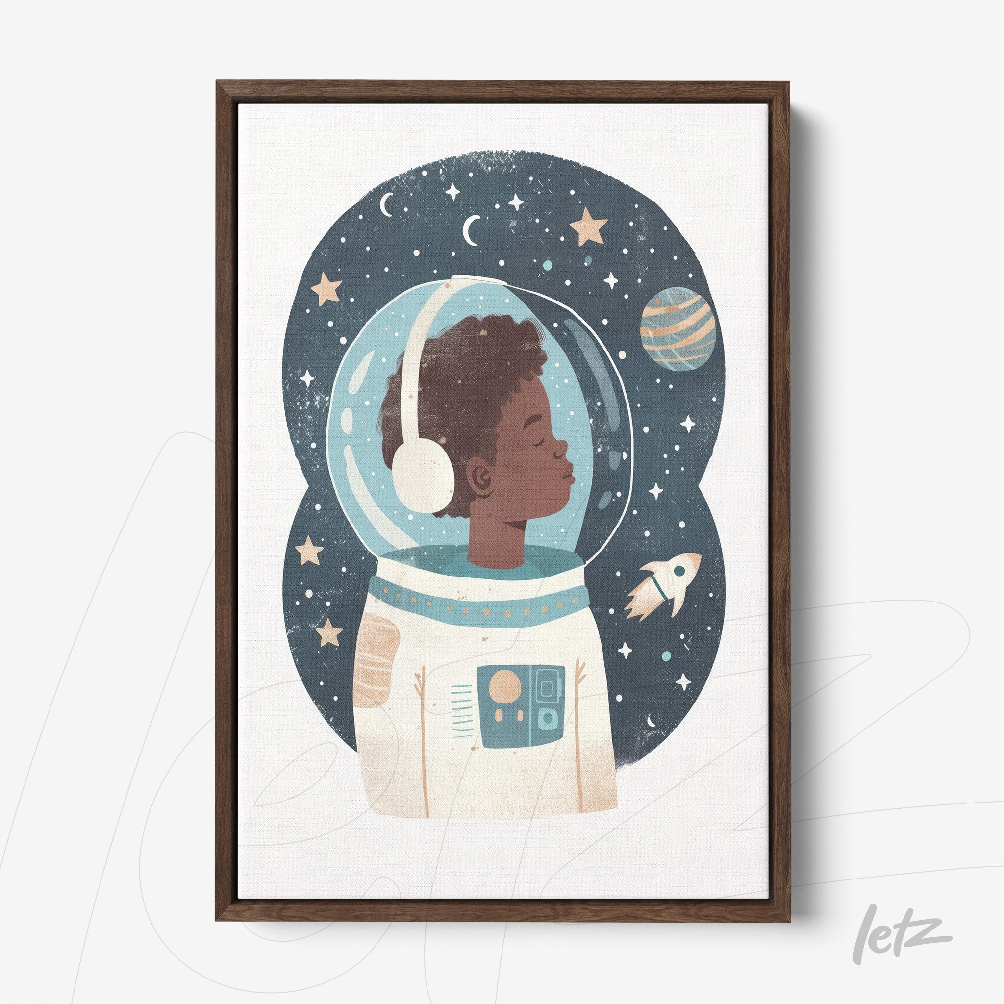 quadro em canvas com ilustração de menino astronauta em fundo estrelado e moldura de madeira escura