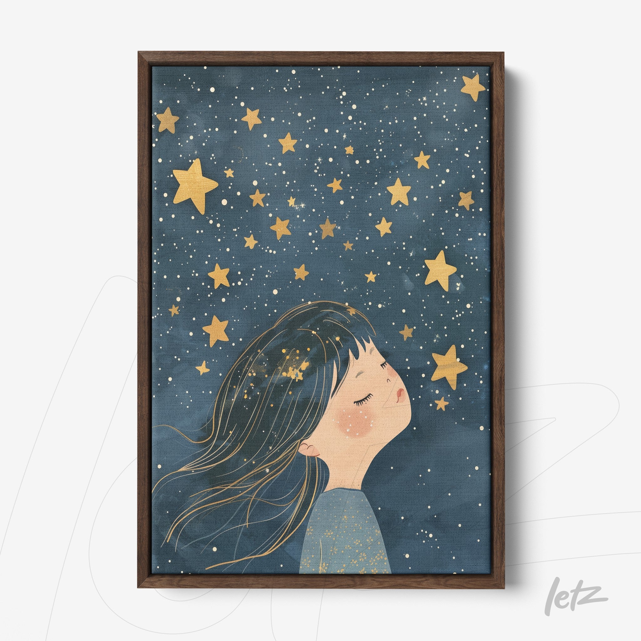 quadro com ilustração de menina sonhando sob um céu estrelado em moldura de madeira escura