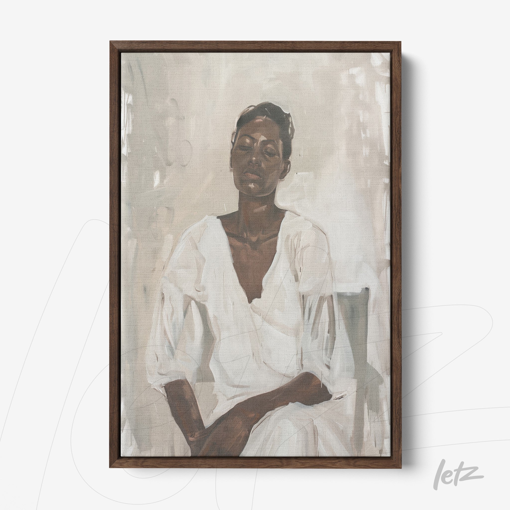 quadro em canvas de retrato feminino com fundo neutro e moldura de madeira escura