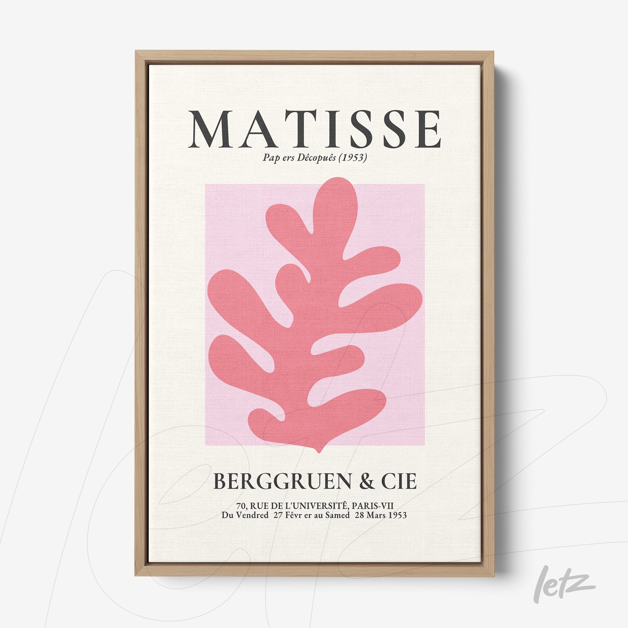 quadro com arte contemporânea em moldura de madeira clara, apresentando uma folha rosa com fundo pink e texto estilizado no topo