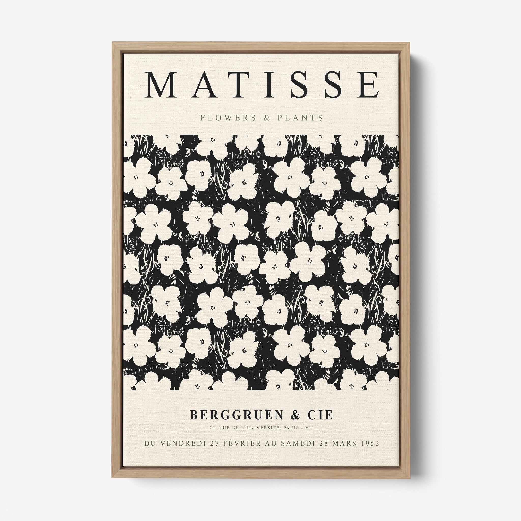 quadro com arte em estilo vintage apresentando flores brancas sobre fundo preto, em moldura de madeira clara