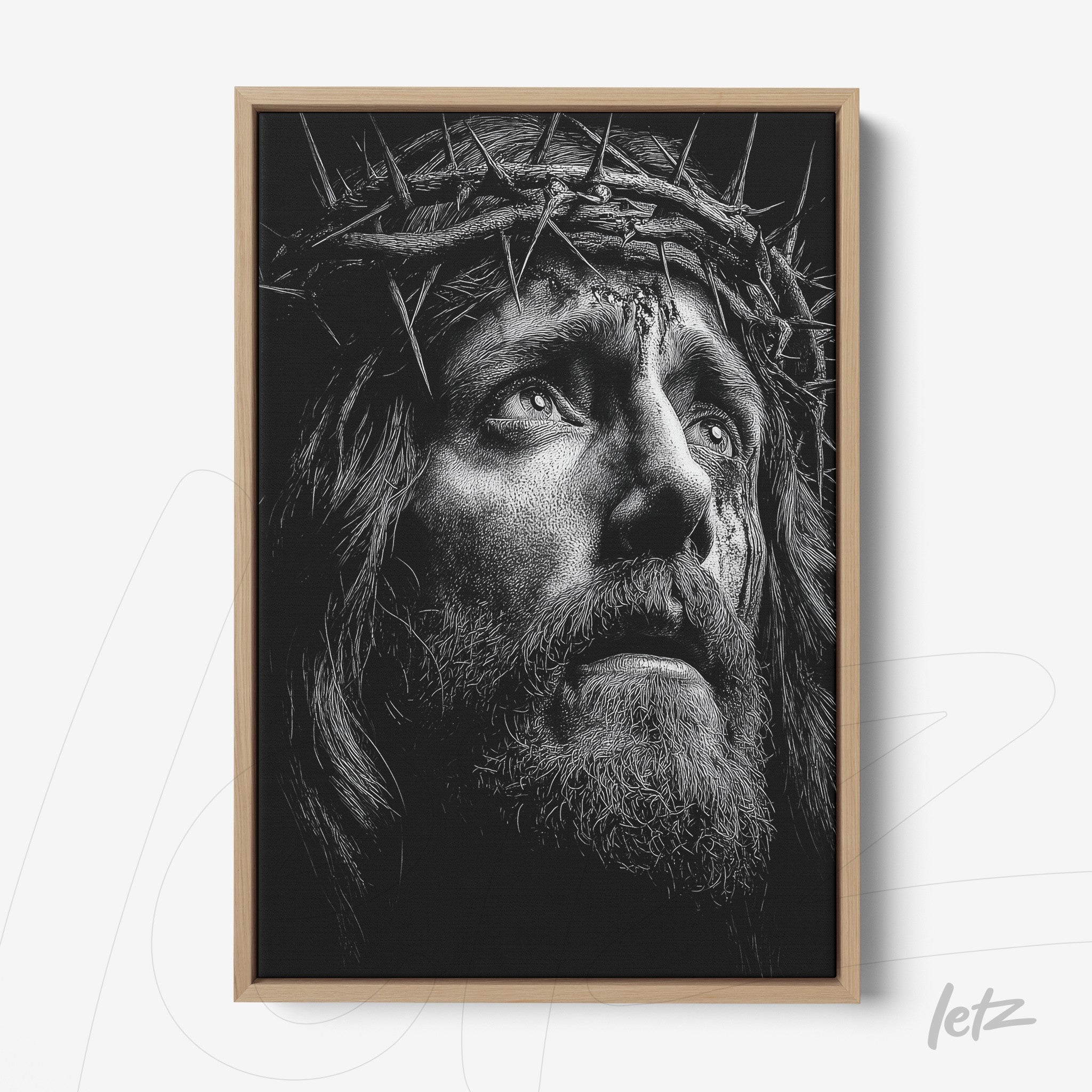 quadro retratando a face de Cristo com coroa de espinhos em moldura de madeira clara