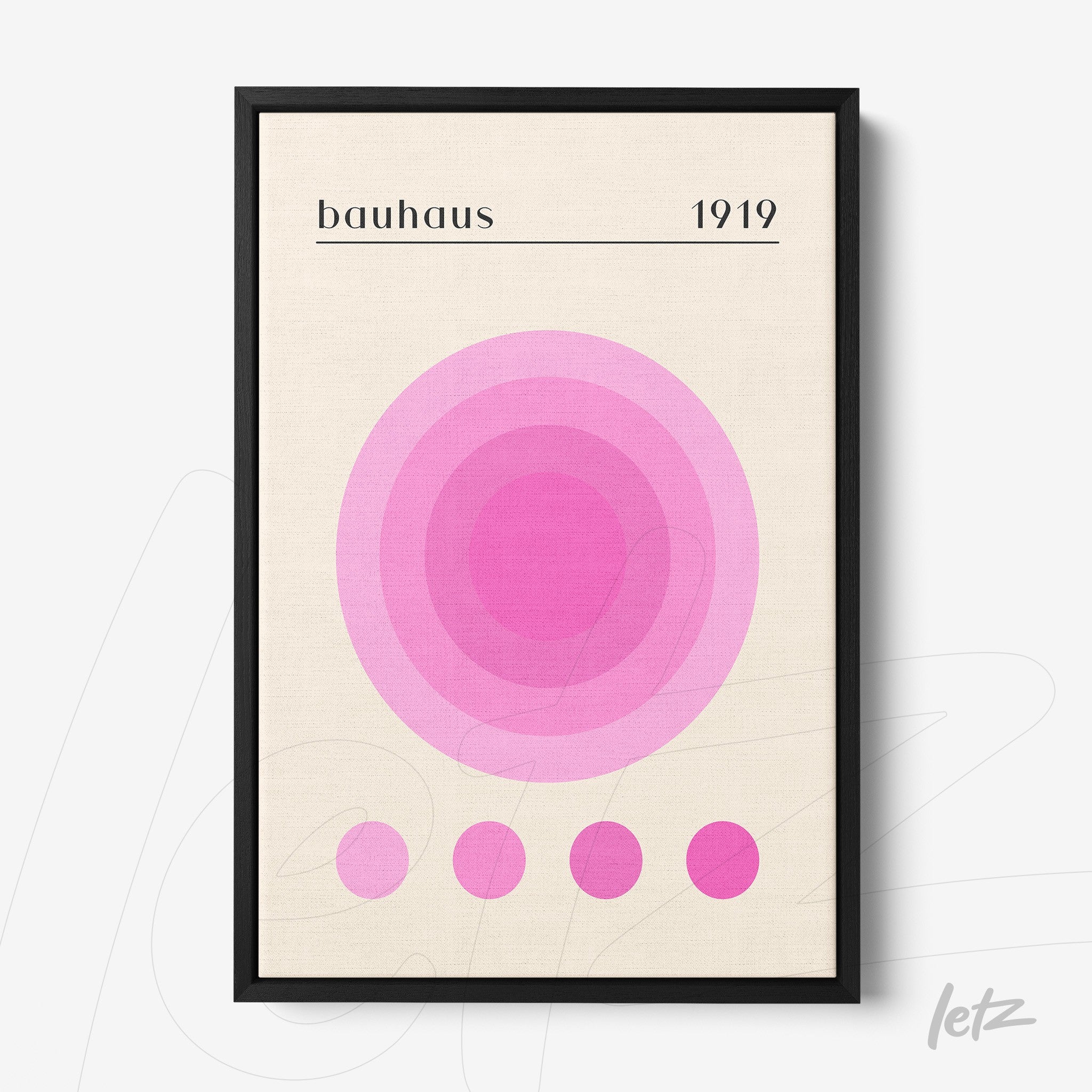 quadro bauhaus de círculos rosa em moldura preta sobre fundo bege