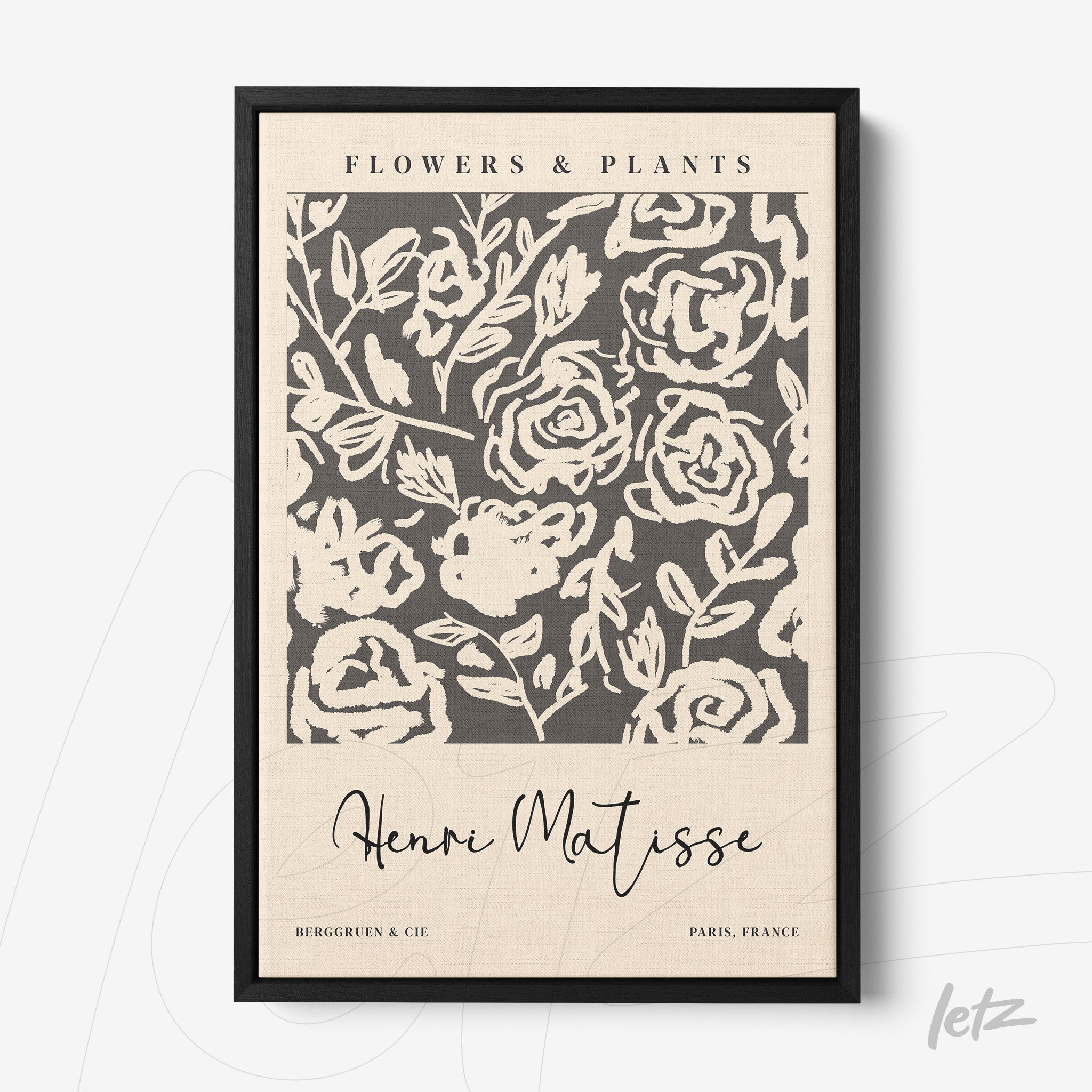 quadro com arte floral em preto e branco, moldura preta fina, fundo claro com ramos e flores estilizadas
