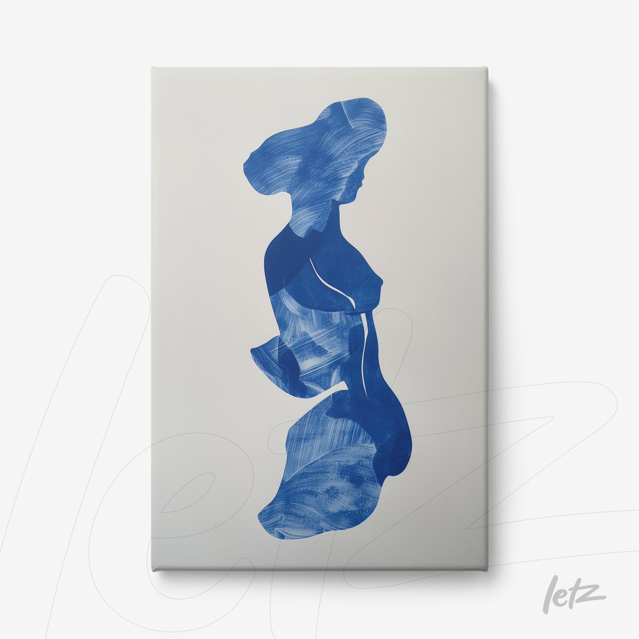 quadro em canvas com arte abstrata de figura feminina em tons de azul sobre fundo claro