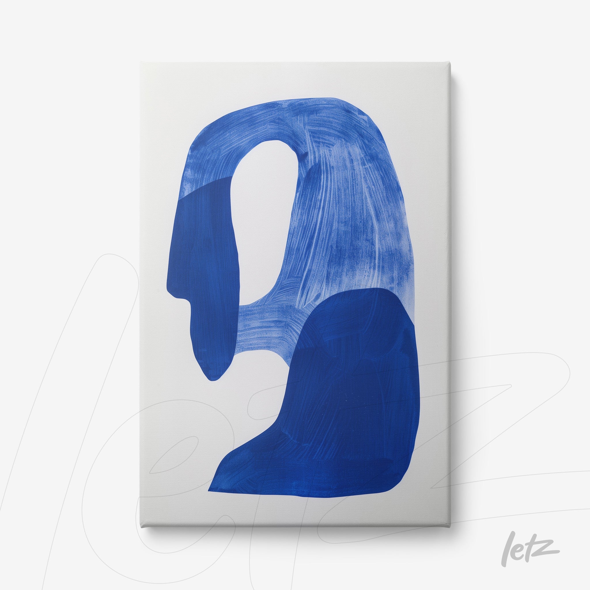quadro em canvas com arte abstrata em azul sobre fundo branco, apresentando formas orgânicas