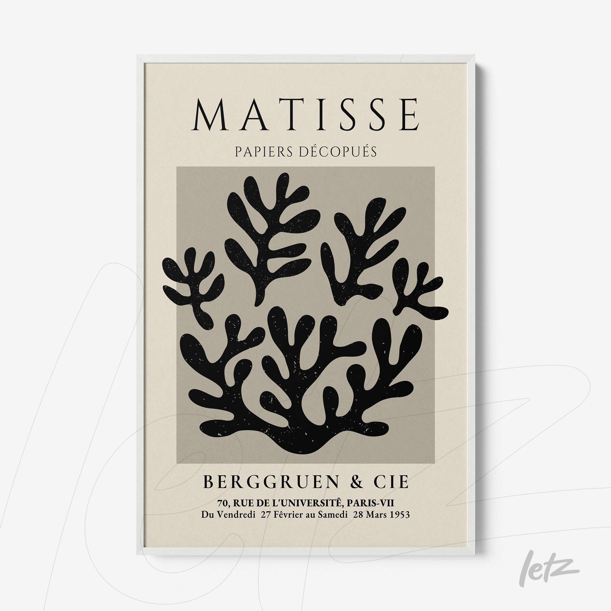 quadro com arte moderna em moldura branca apresentando figuras abstratas de plantas em fundo claro com texto em preto