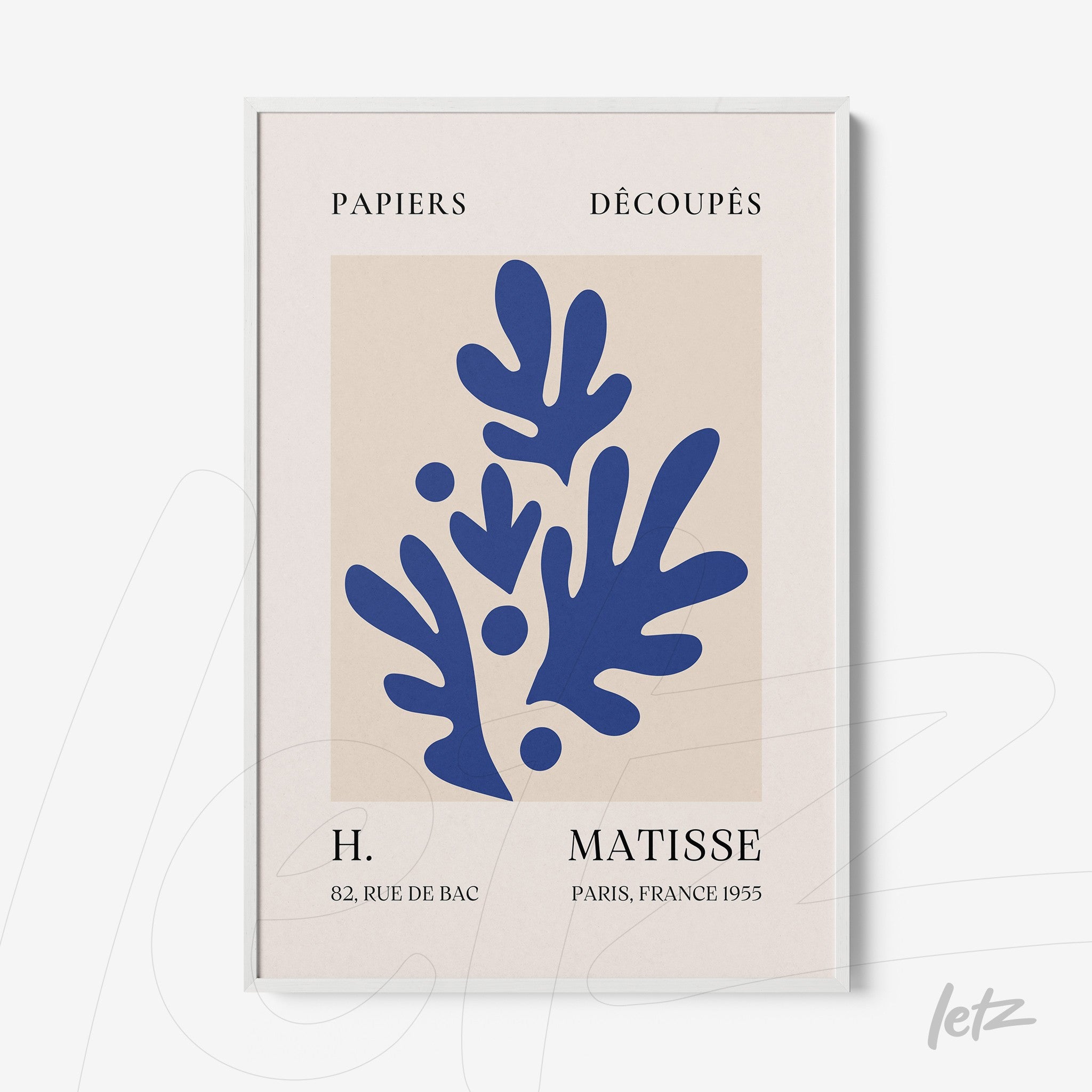 quadro em moldura branca com arte recortada em azul sobre fundo claro, destacando formas abstratas inspiradas em Matisse