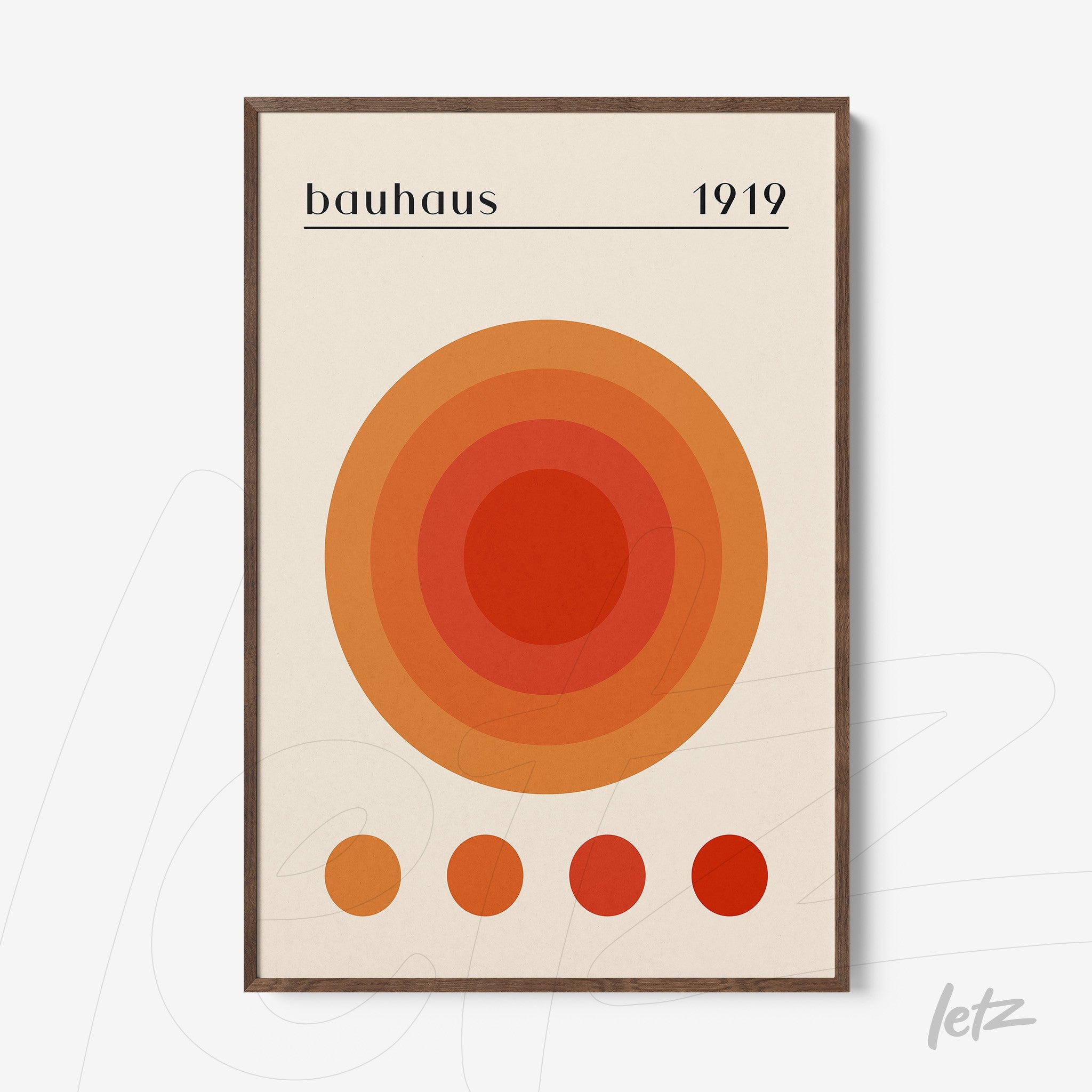 arte minimalista do movimento bauhaus com círculos concêntricos em tons de laranja e moldura de madeira escura