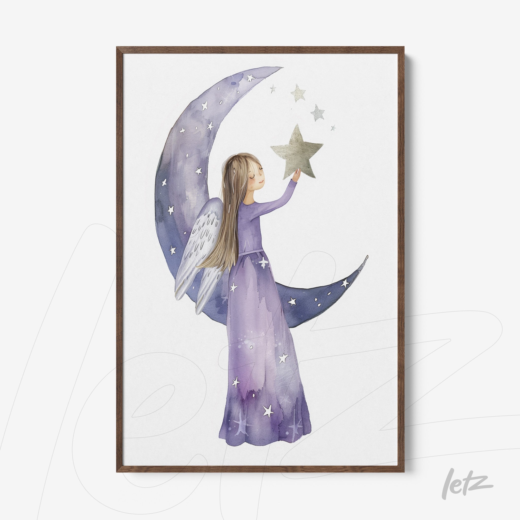 quadro com ilustração aquarelada de uma figura angelical com vestido roxo segurando uma estrela, sobre fundo lunar e moldura de madeira escura
