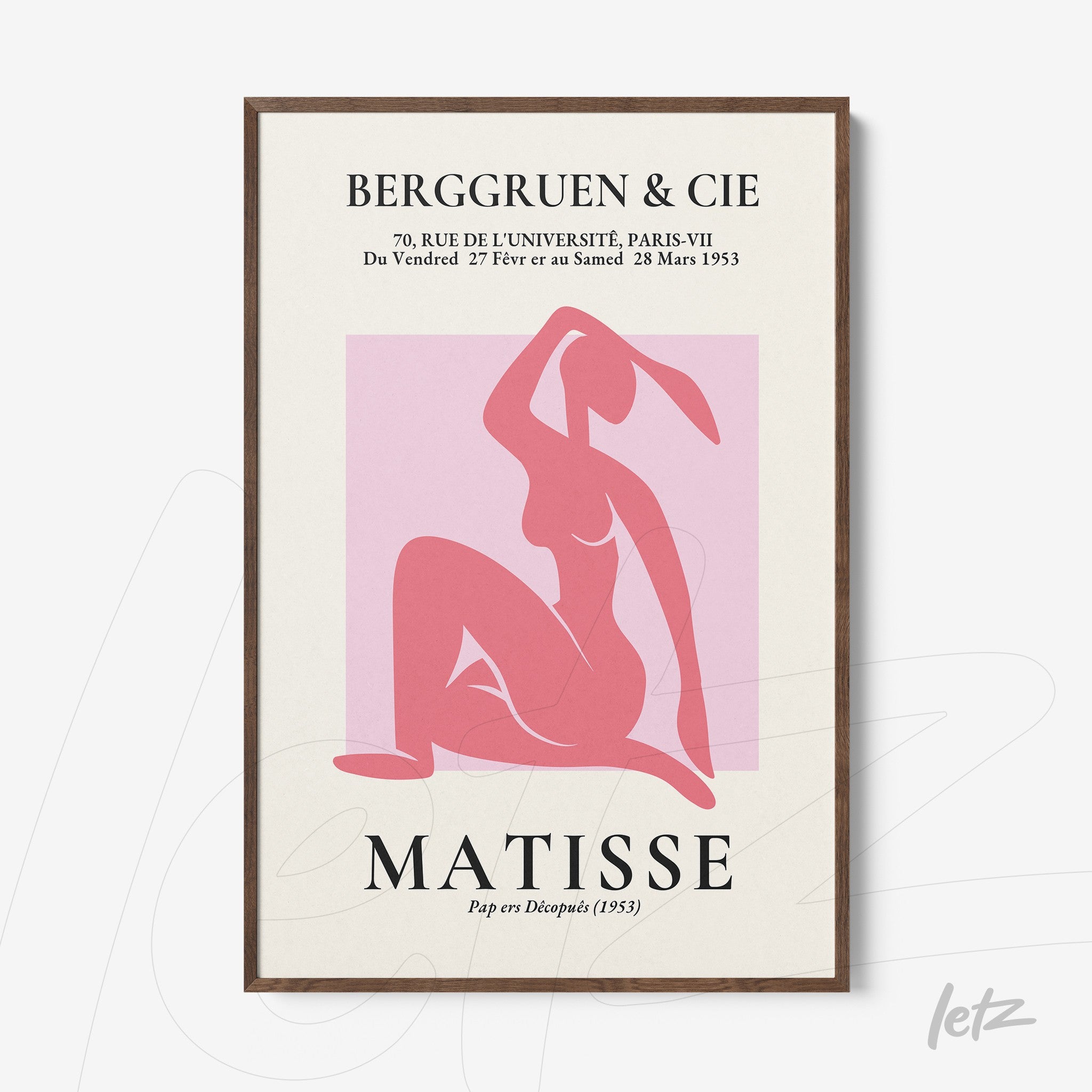 quadro em moldura de madeira escura com arte minimalista de figura feminina em tons de rosa sobre fundo claro, com texto em francês