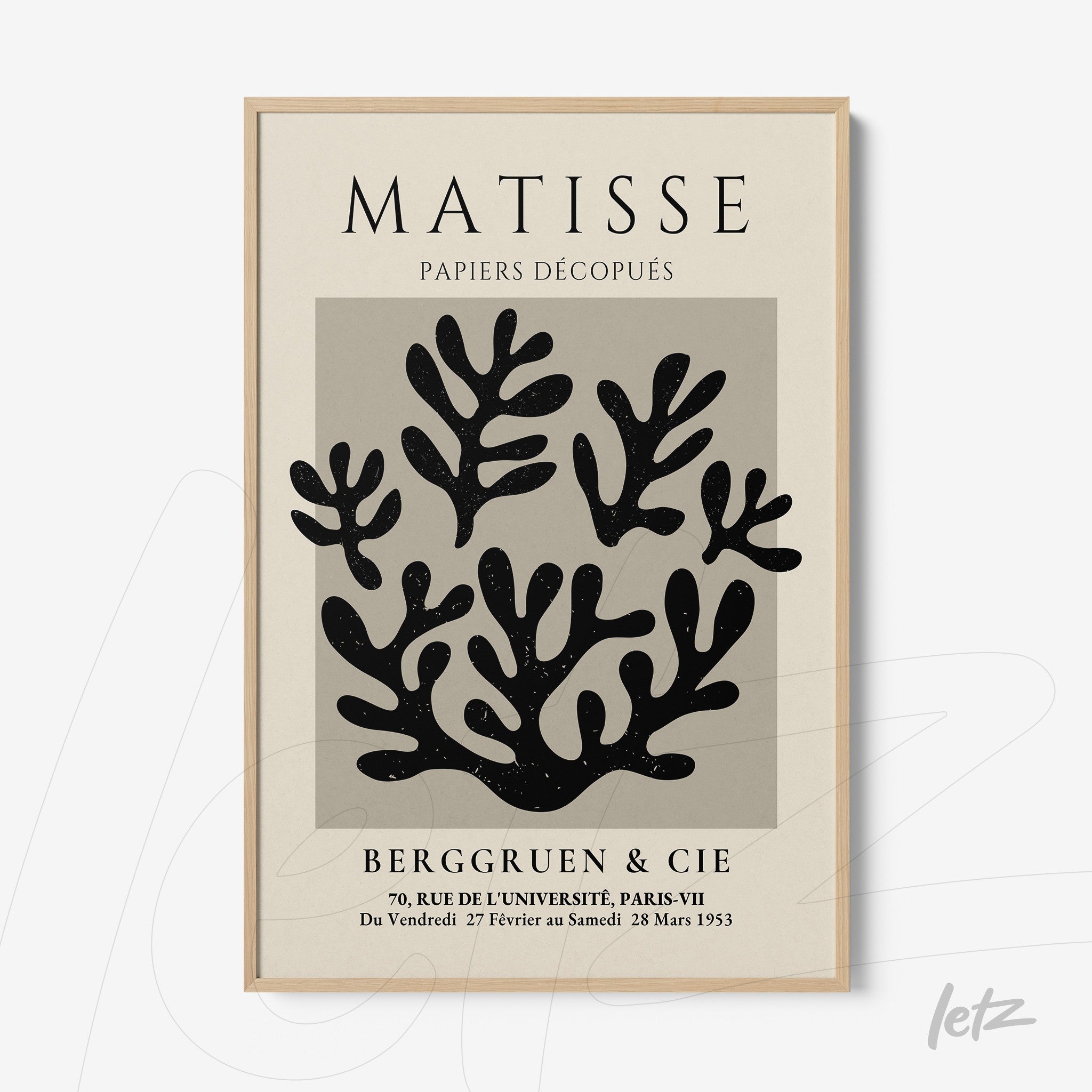 quadro com arte de folhas em recorte a preto e branco em moldura clara