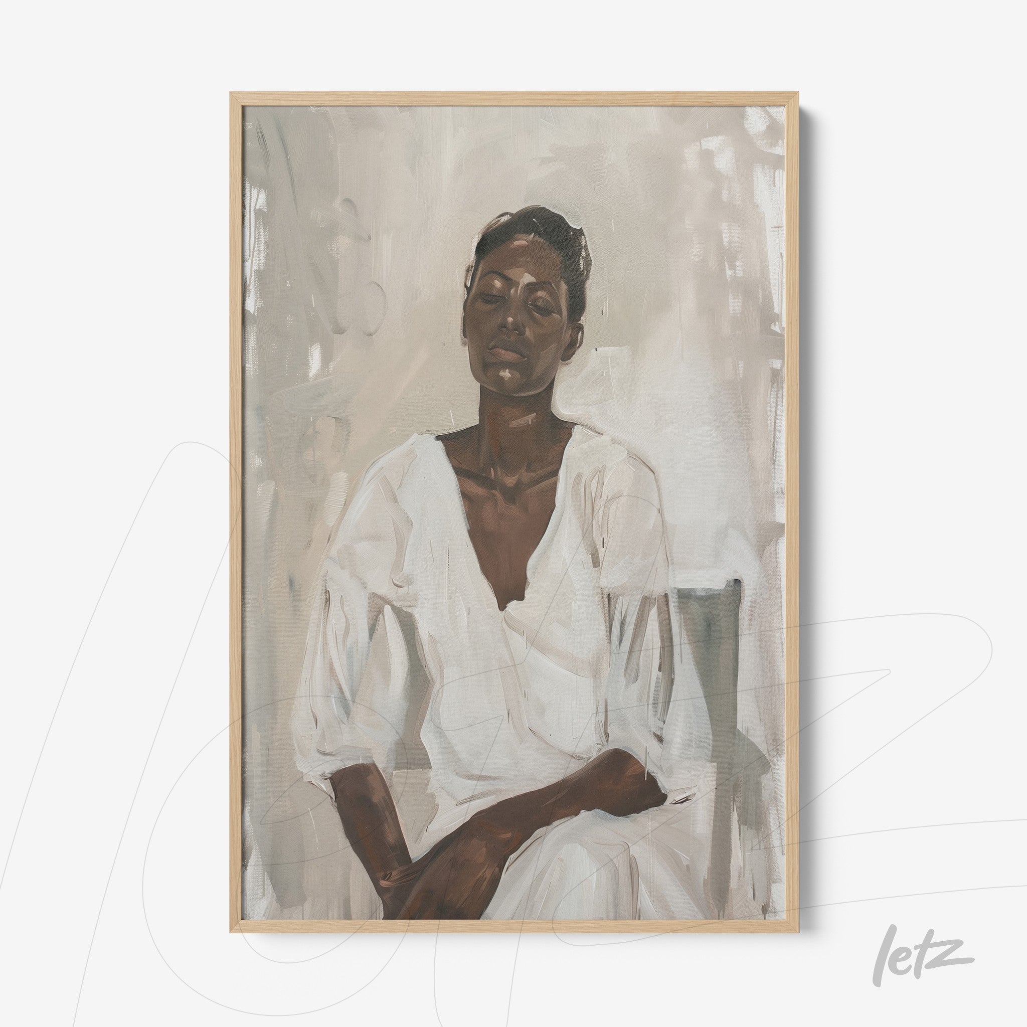 quadro com retrato em estilo contemporâneo de mulher com roupa branca, moldura de madeira clara e fundo neutro