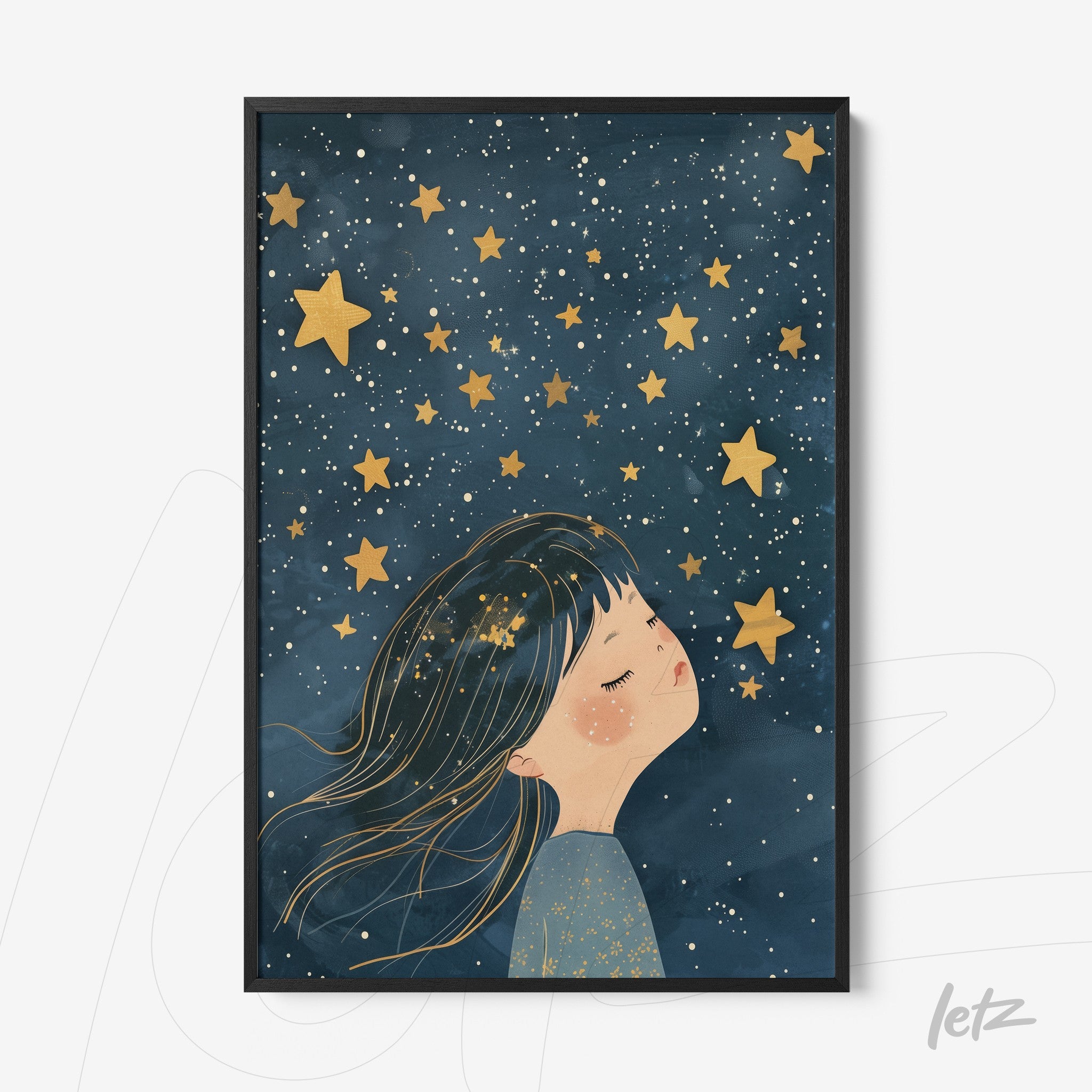 quadro decorativo de menina sonhando sob um céu estrelado com estrelas douradas e fundo azul escuro, moldura preta