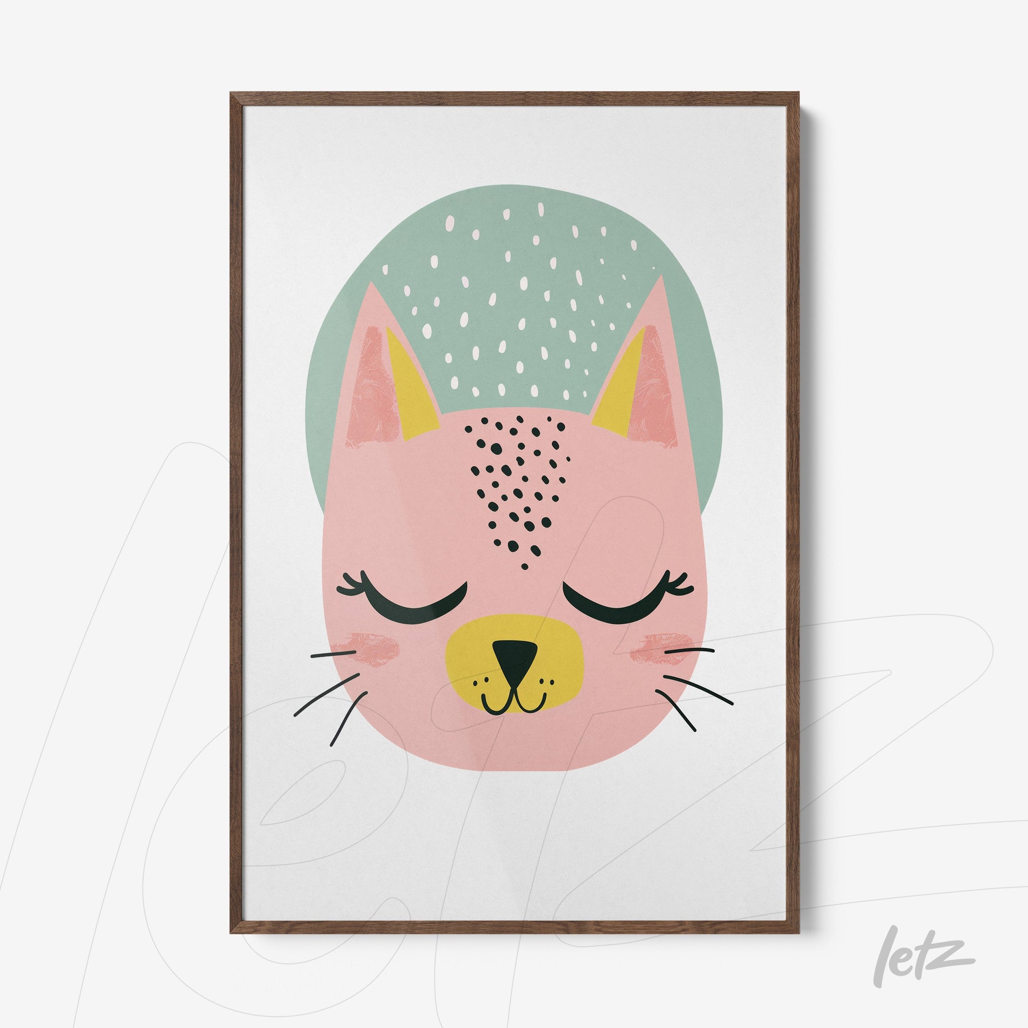 quadro com ilustração de gato em tons de rosa e verde com moldura de madeira escura