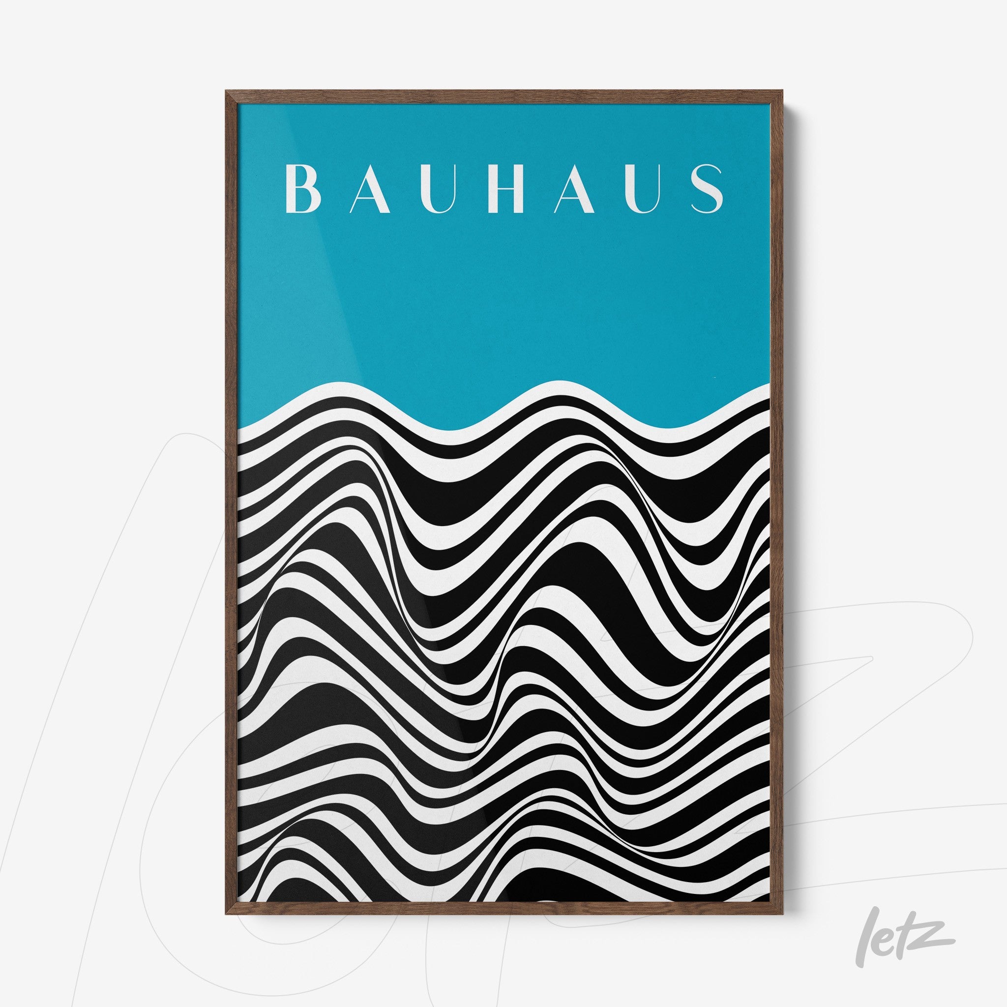 quadro pôster com design ondulado preto e branco e título bauhaus em fundo azul, moldura de madeira escura
