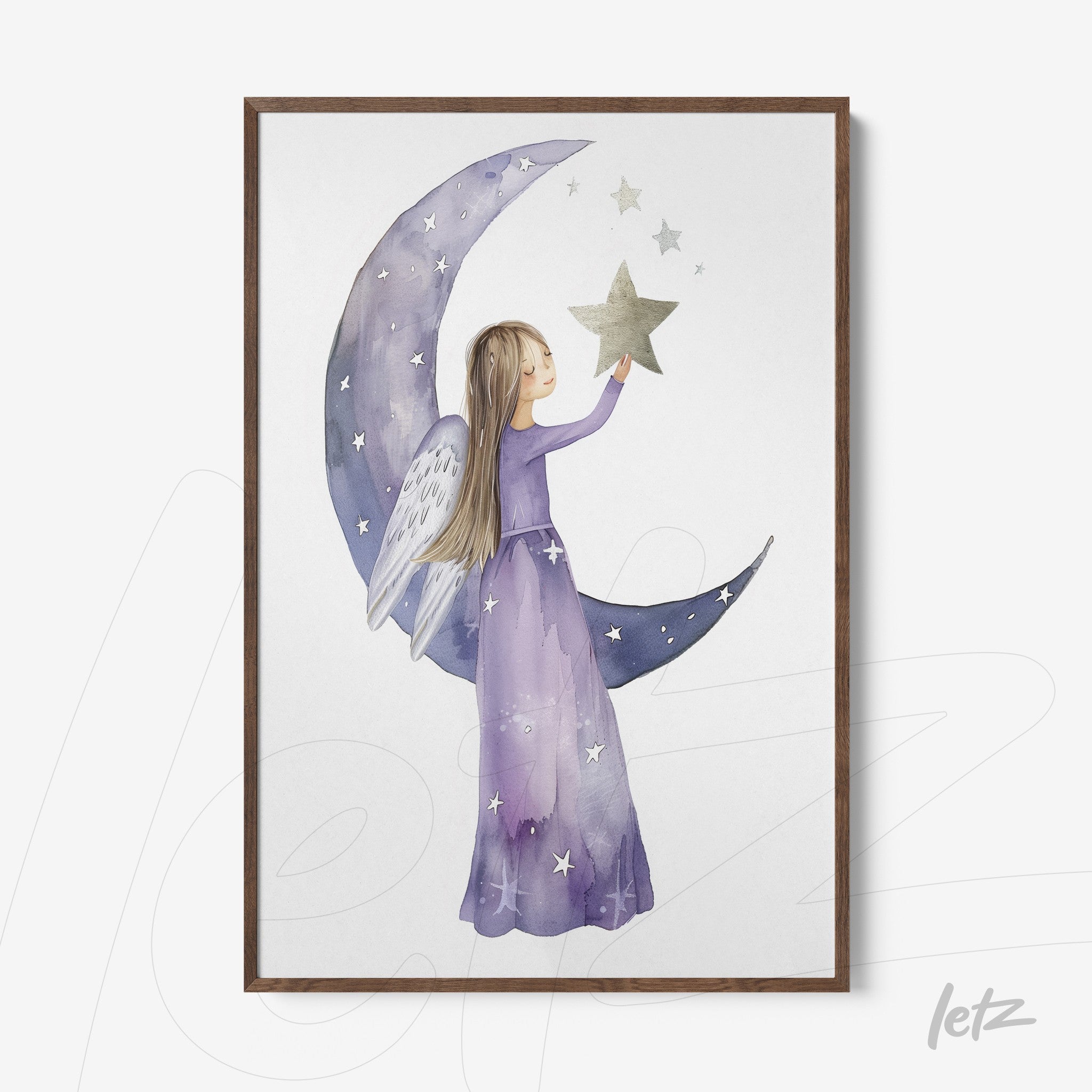 quadro com ilustração de menina loira vestindo vestido roxo, segurando uma estrela sob uma lua crescenta com fundo claro e detalhes de estrelas
