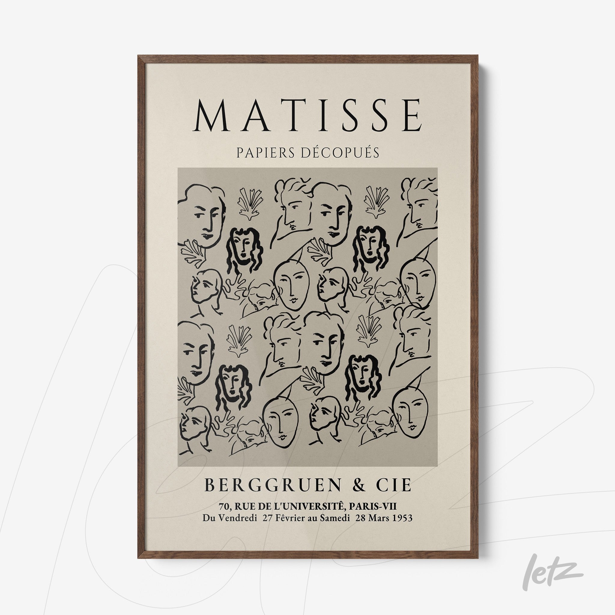 quadro com arte em estilo moderno de rostos estilizados em fundo cinza, moldura de madeira clara