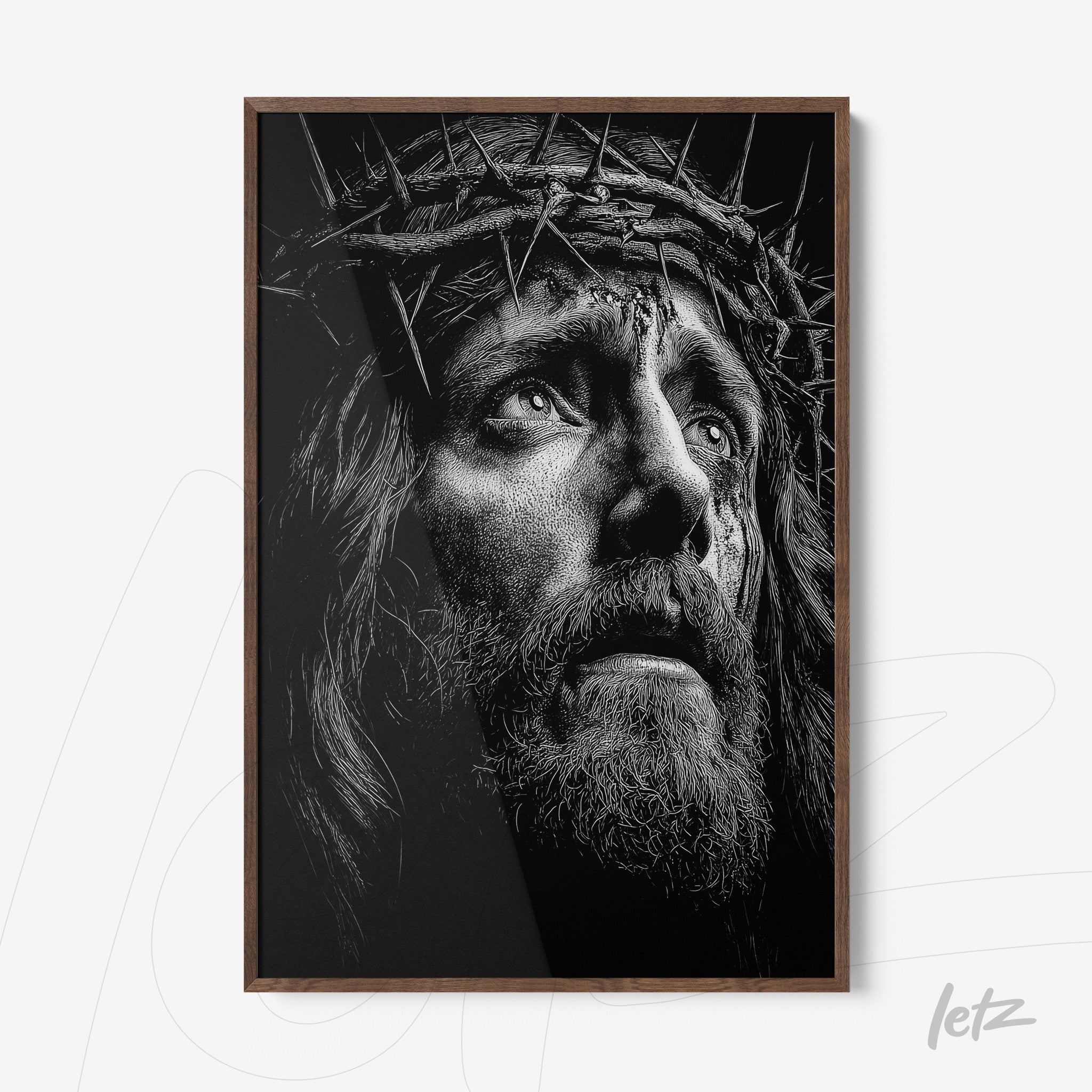 quadro em preto e branco de retrato religioso com detalhe da coroa de espinhos, em moldura de madeira escura