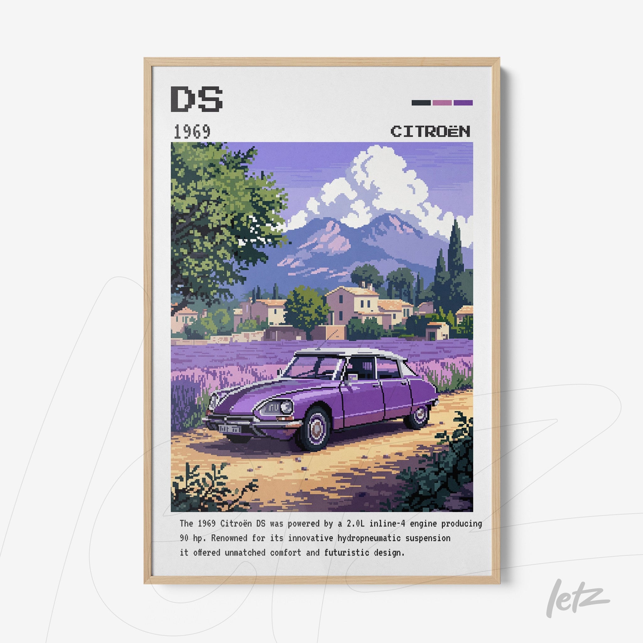 quadro com arte digital de um carro Citroën DS roxo em cenário rural, moldura de madeira clara