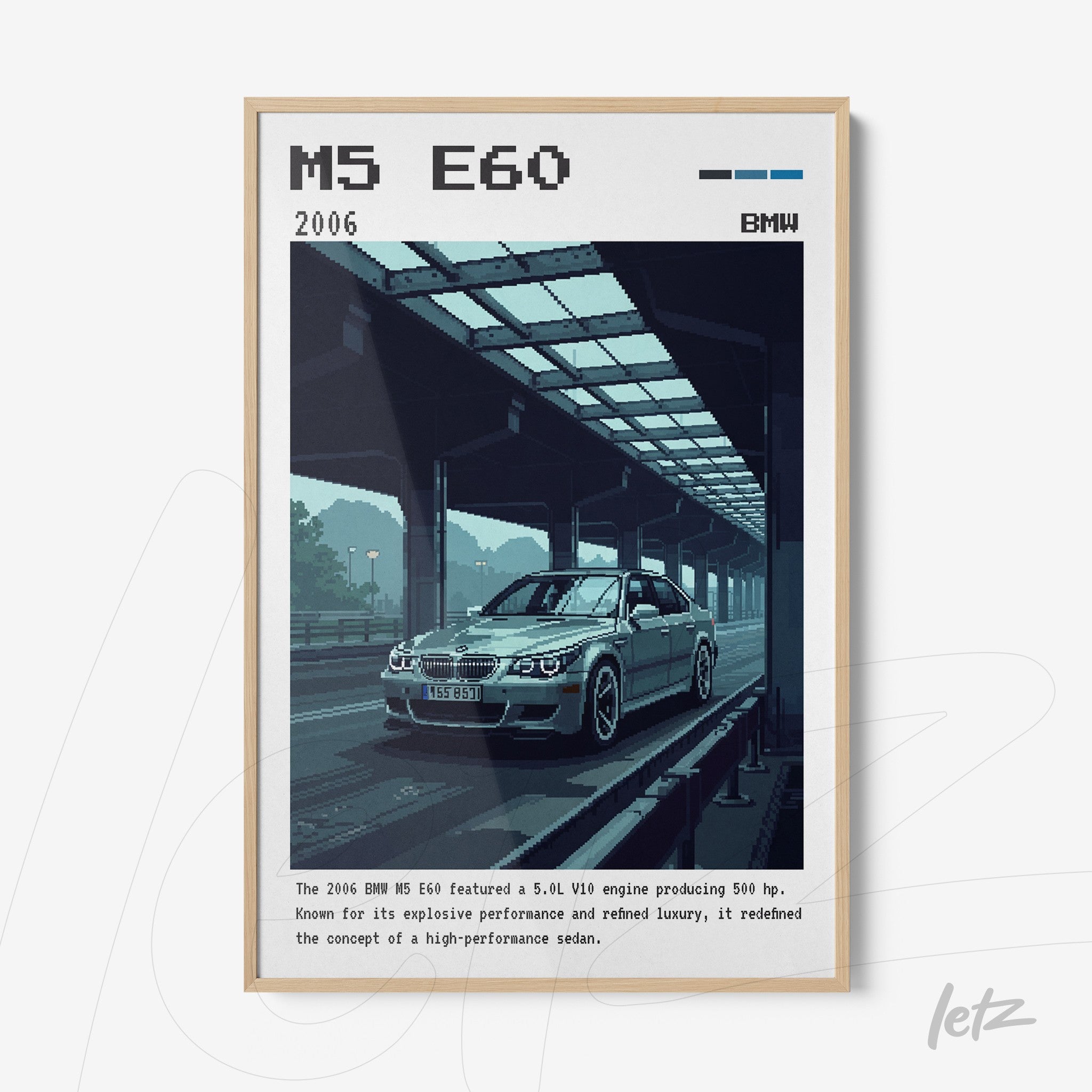 quadro com arte digital do BMW M5 E60 em uma estrada, moldura clara com detalhes em verde e azul