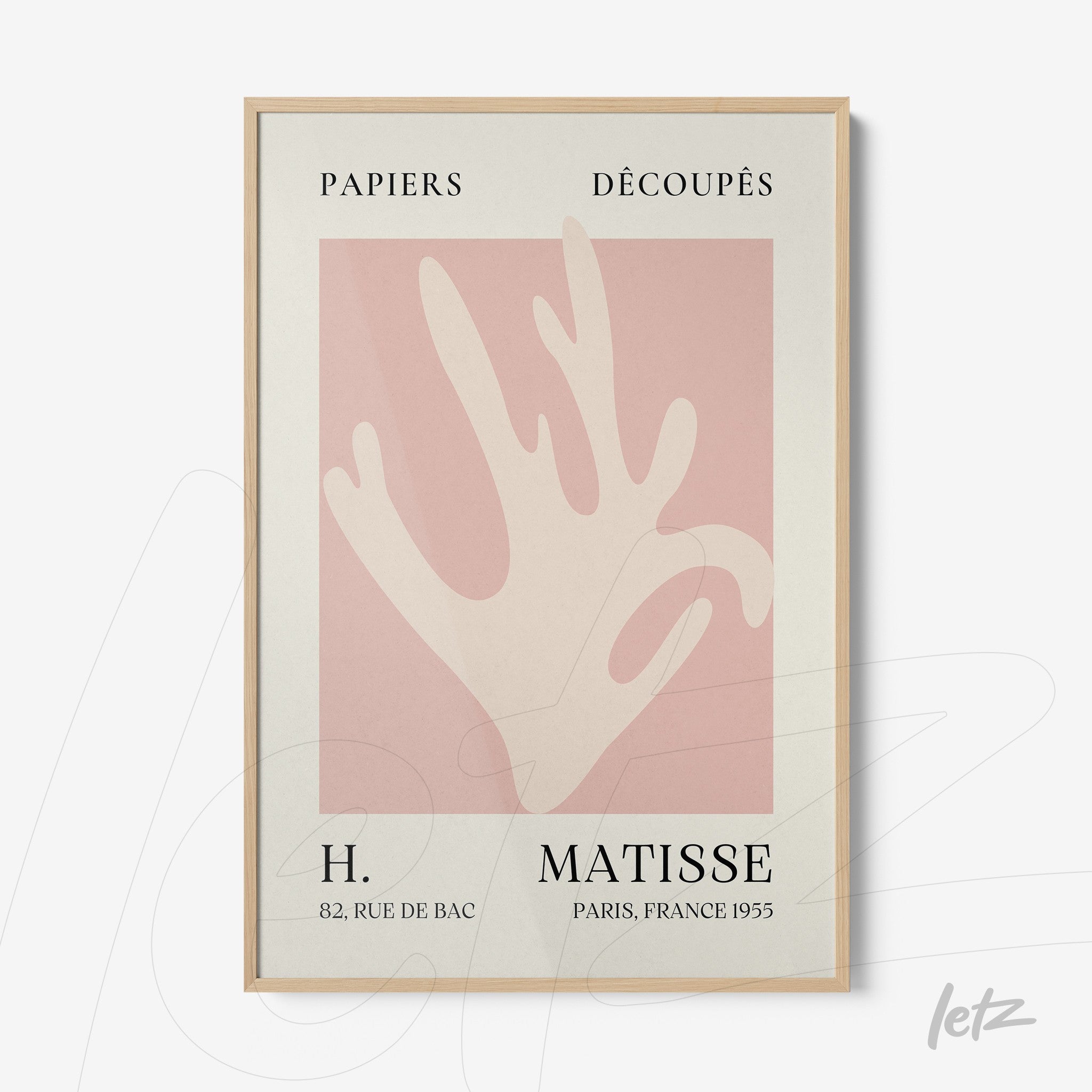 quadro com arte inspirada em Henri Matisse, apresentando uma silhueta abstrata em tons de rosa sobre fundo creme, com moldura de madeira clara