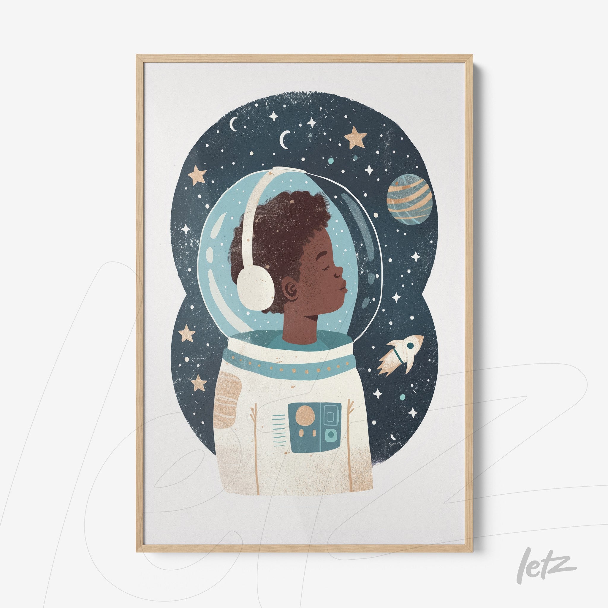 quadro com ilustração de criança astronauta com capacete transparente e fundo estrelado em moldura clara