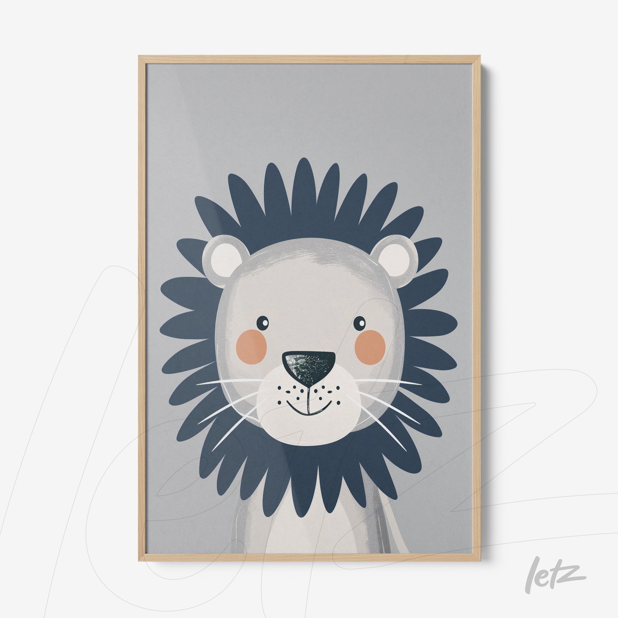 quadro com ilustração de leão simpático em moldura de madeira clara sobre fundo cinza
