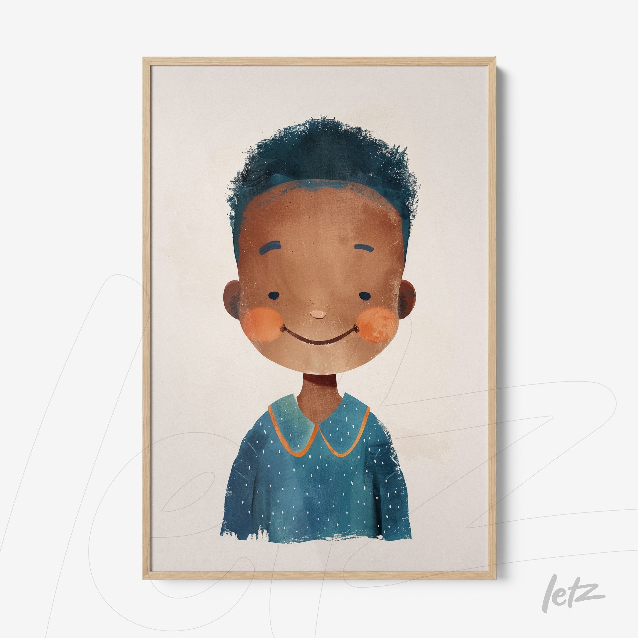 quadro com ilustração alegre de menino sorridente com cabelo crespo e camisa azul, moldura de madeira clara