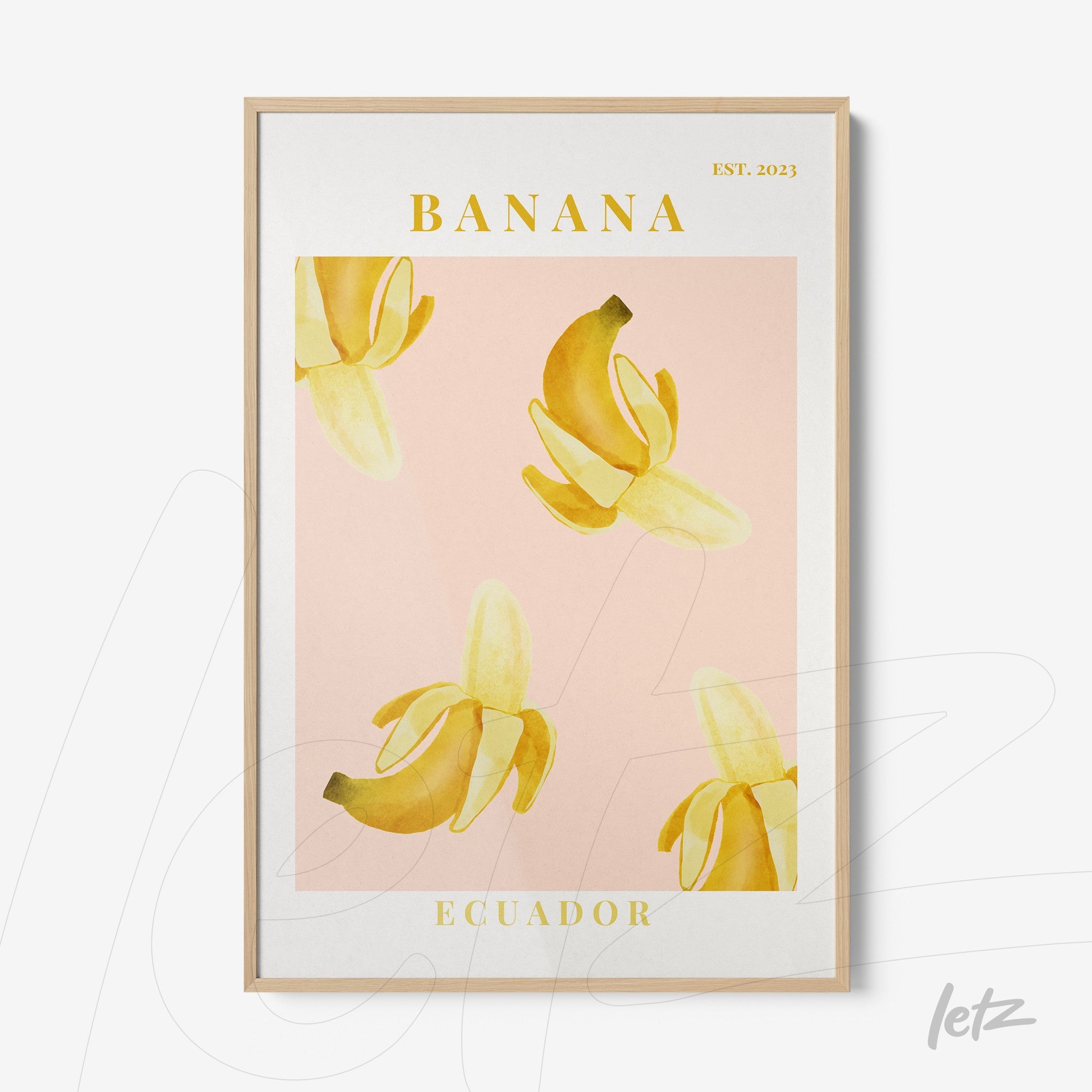 quadro com ilustração de bananas em fundo rosa, moldura em madeira clara