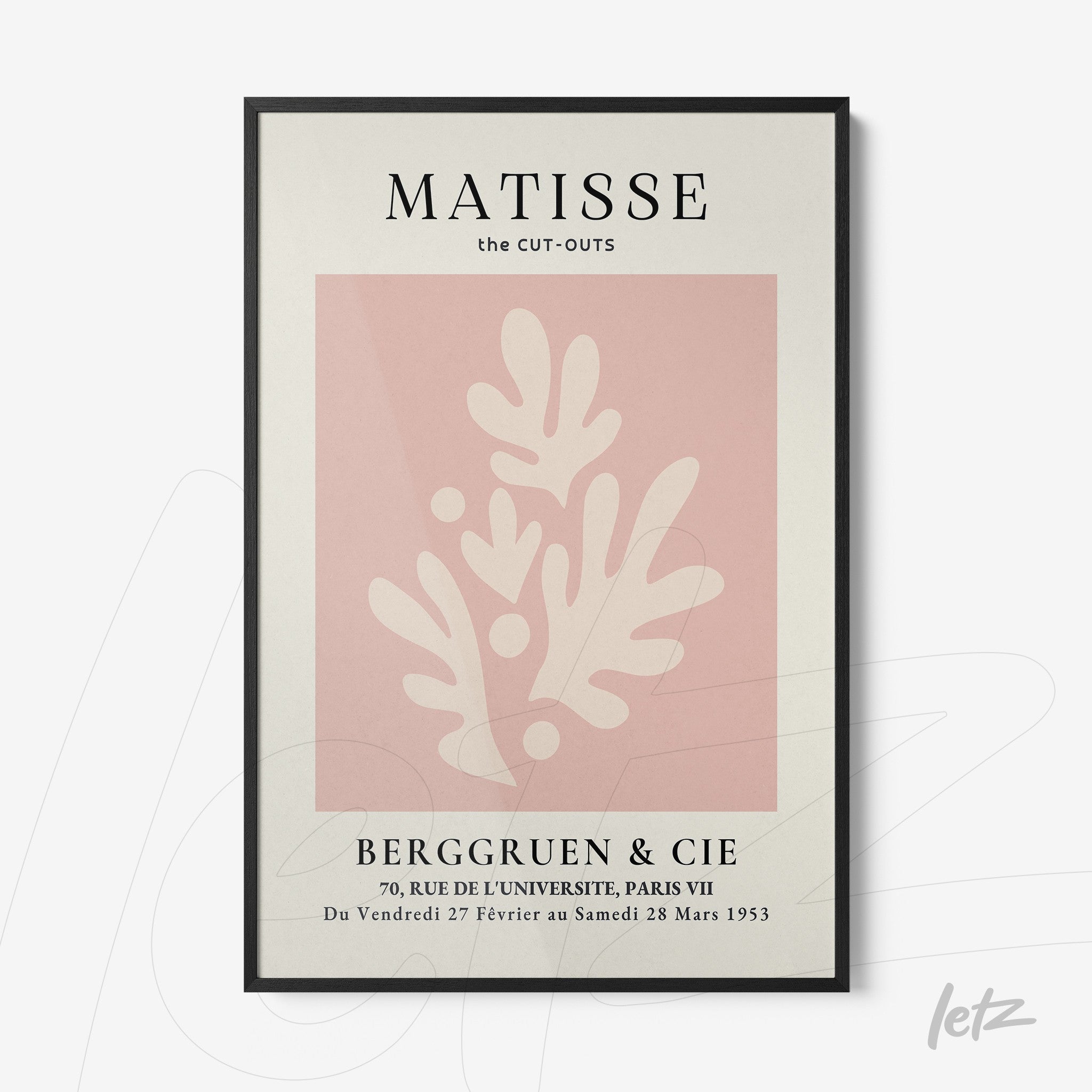 quadro decorativo com arte de estilo moderno apresentando recortes em fundo rosa claro com elementos abstratos em moldura preta