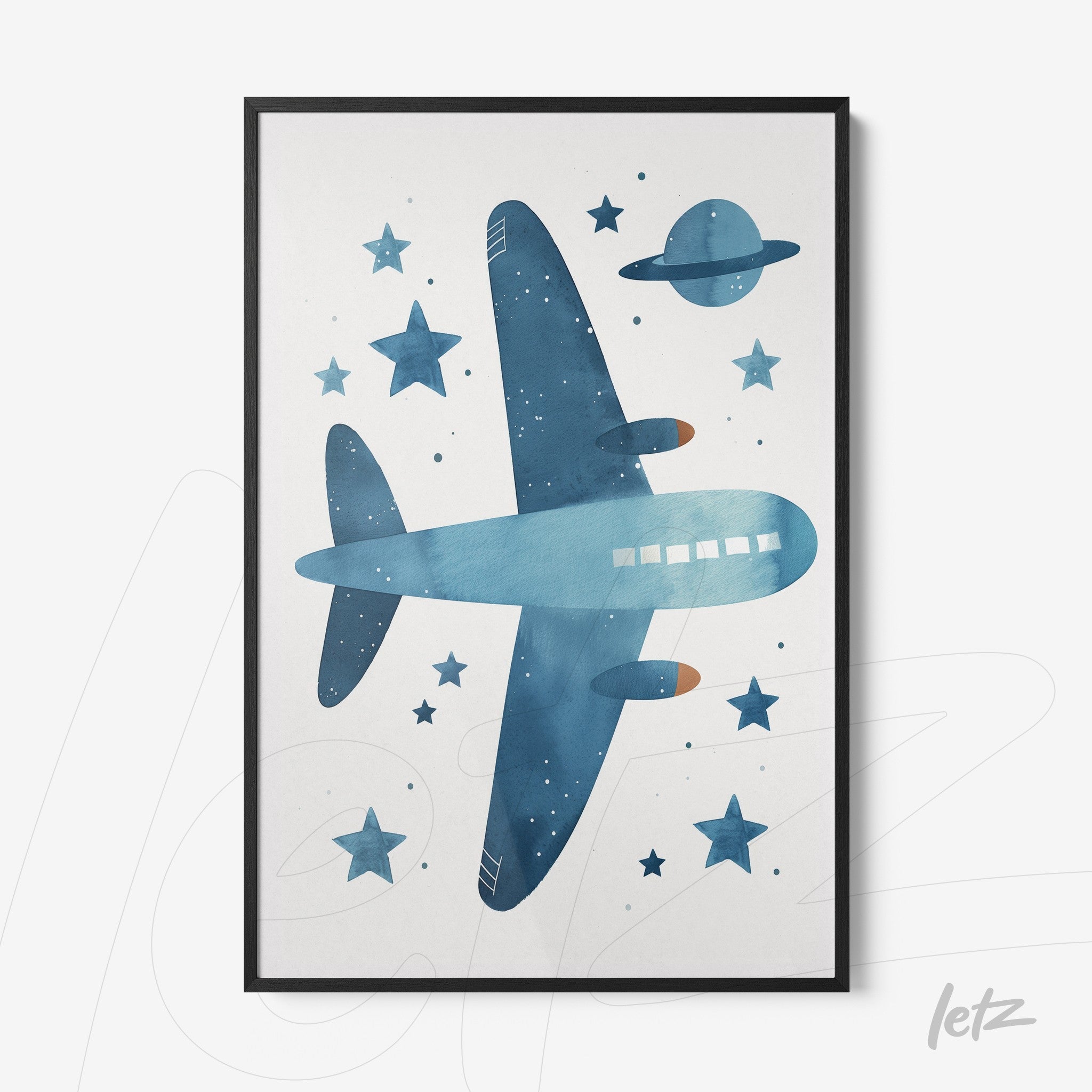 quadro com ilustração aquarelada de avião azul em fundo estrelado e planetas em moldura preta