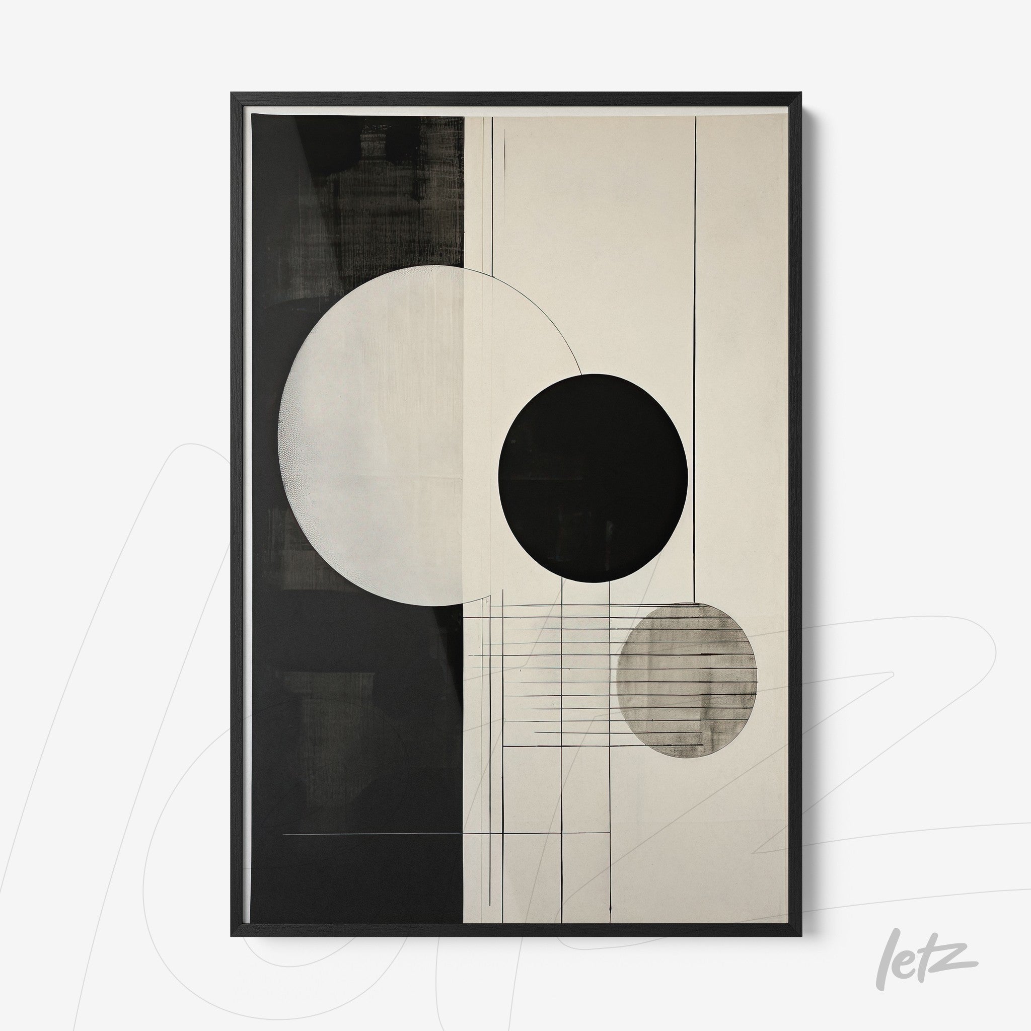 quadro com arte abstrata em preto e branco, destacando círculos e linhas sobre fundo claro, com moldura preta