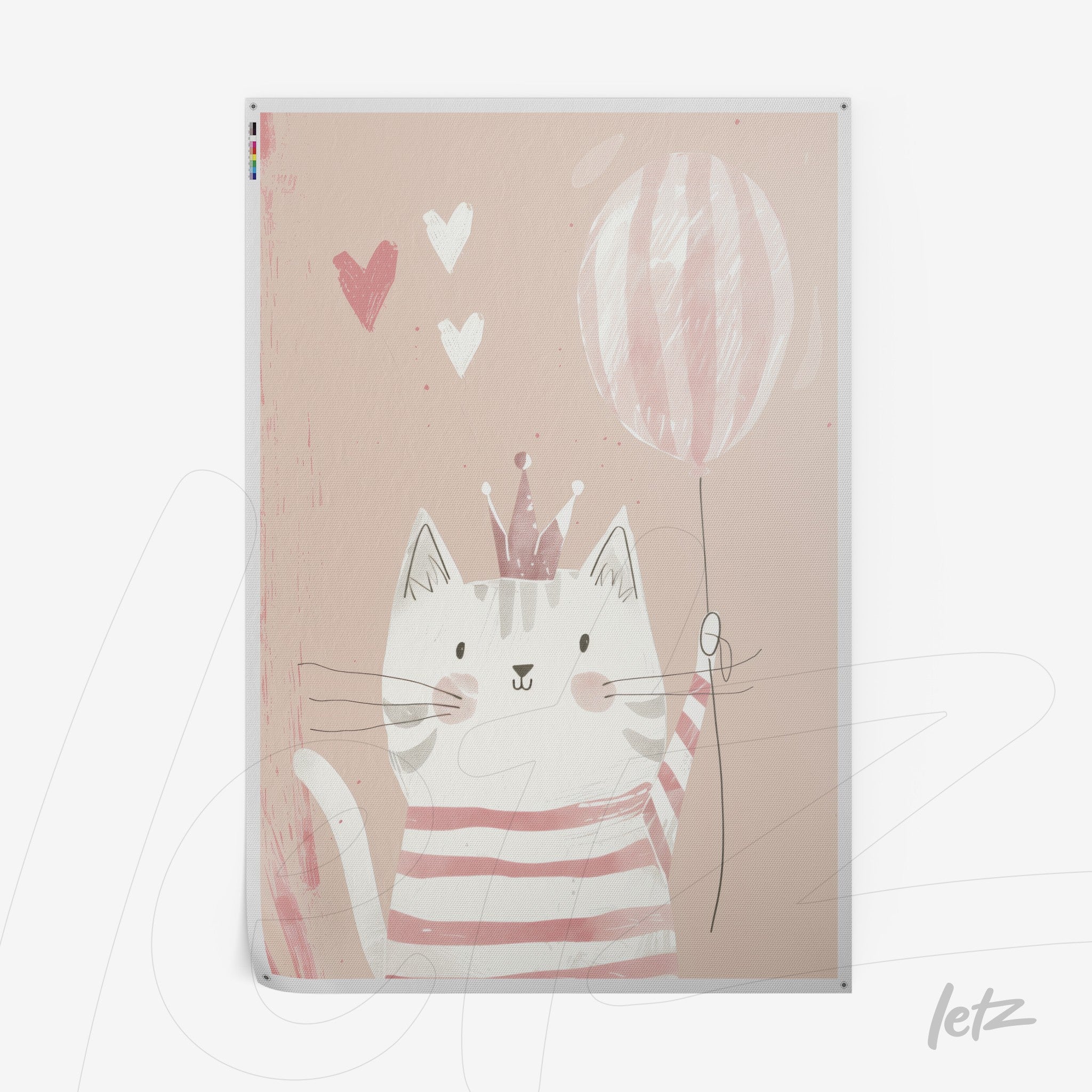 quadro com ilustração fofa de gato usando uma coroa, segurando um balão listrado e com fundo rosa claro