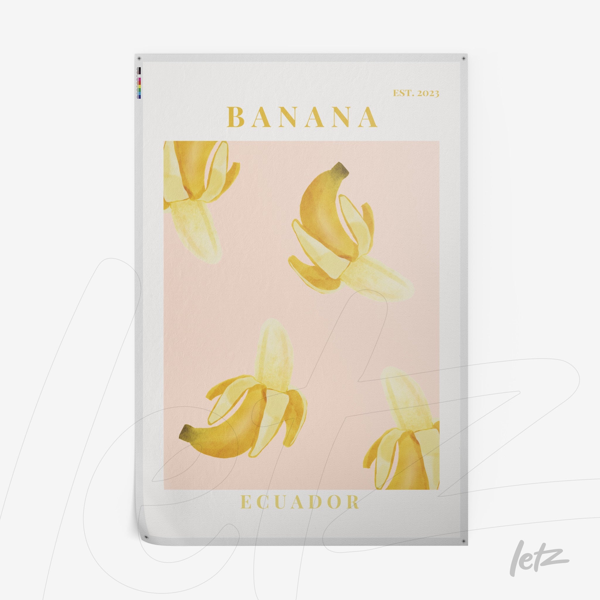 pôster com ilustrações de bananas e fundo rosa claro, destaque para texto em dourado