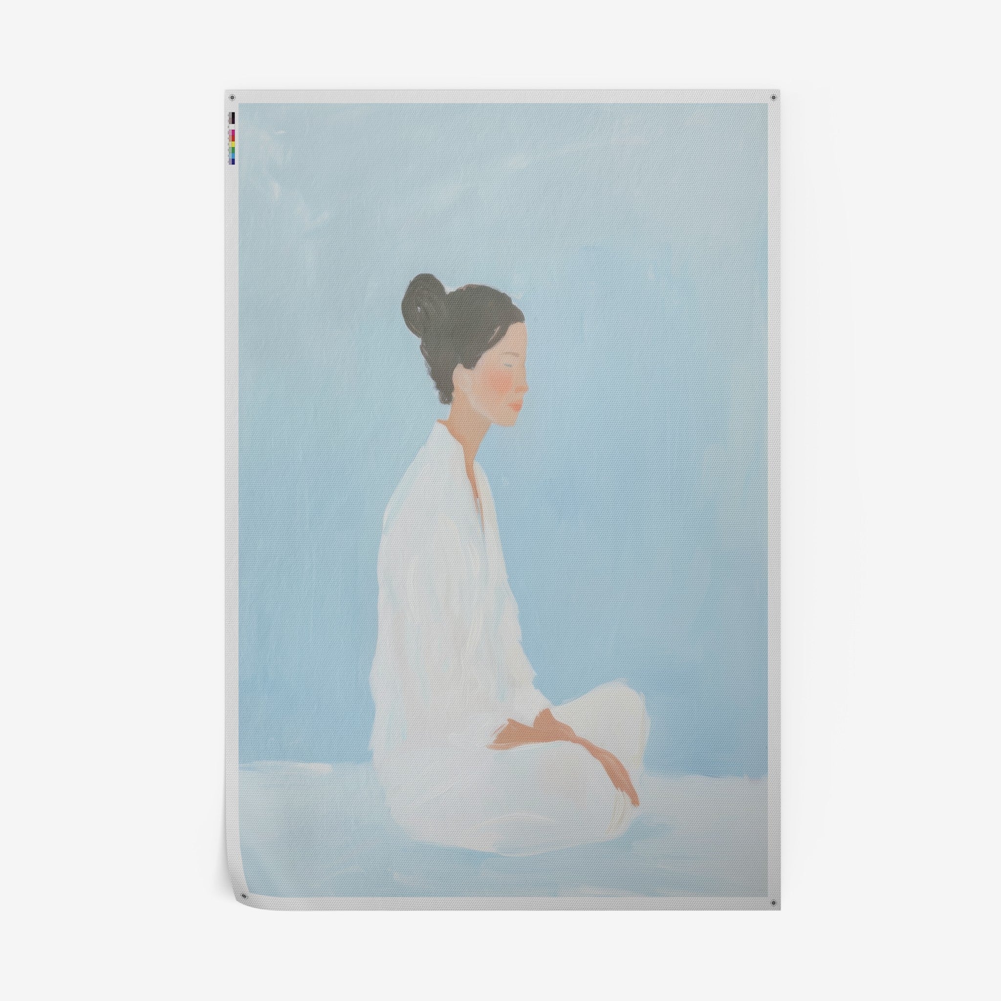 quadro em canvas com retrato de mulher sentada em fundo azul suave