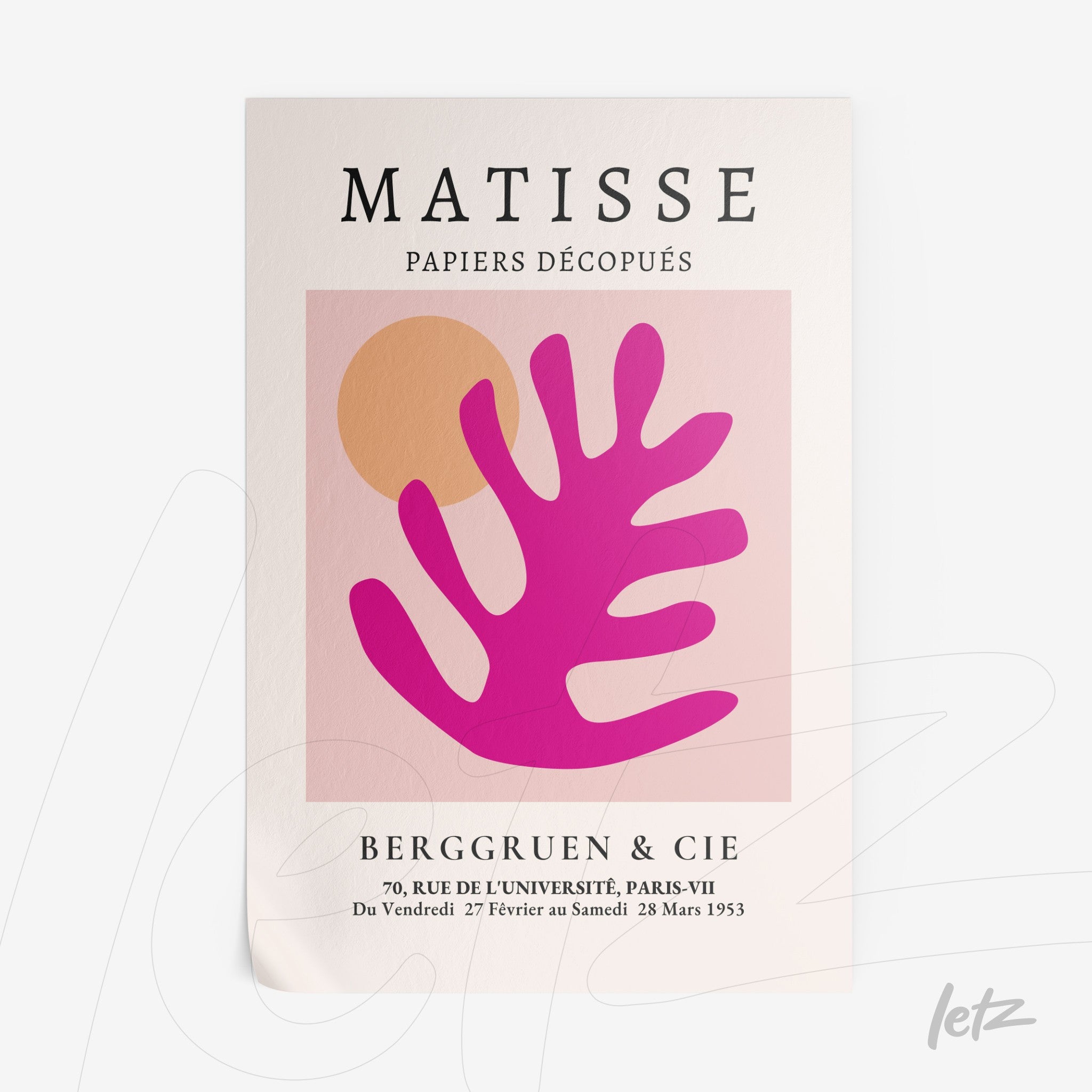 quadro em estilo moderno com arte recortada de folhas em tons de rosa e laranja, fundo claro