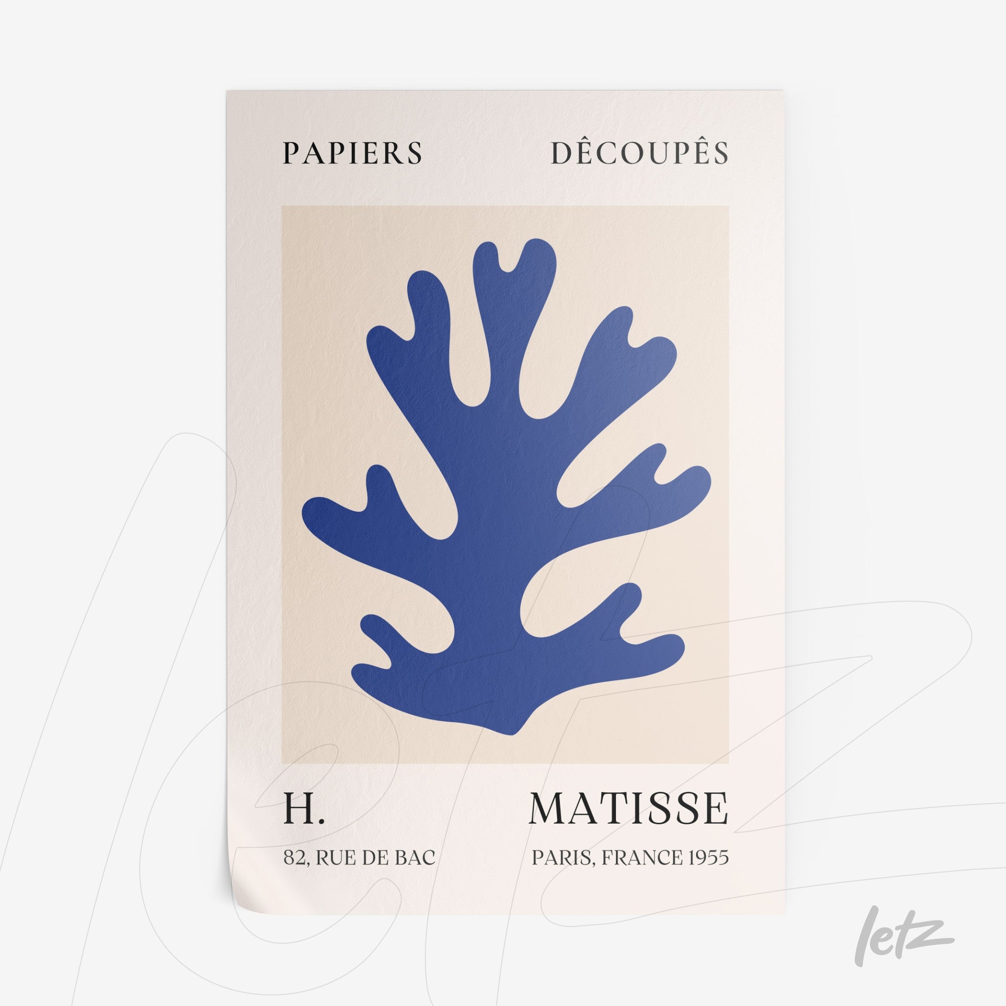 quadro com arte de recortes em papel na tradição de Matisse, apresentando uma forma coral em azul sobre fundo claro