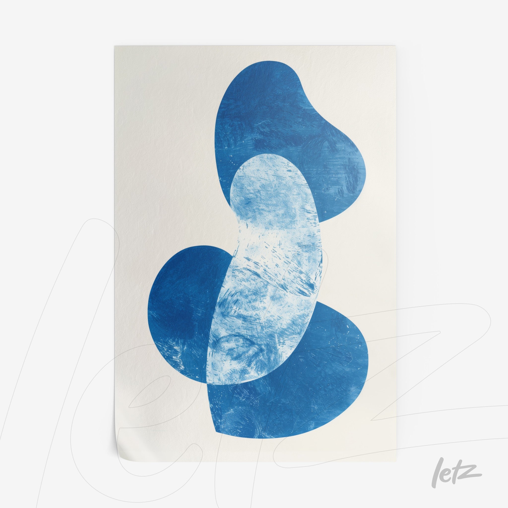 quadro com arte abstrata em azul em fundo claro