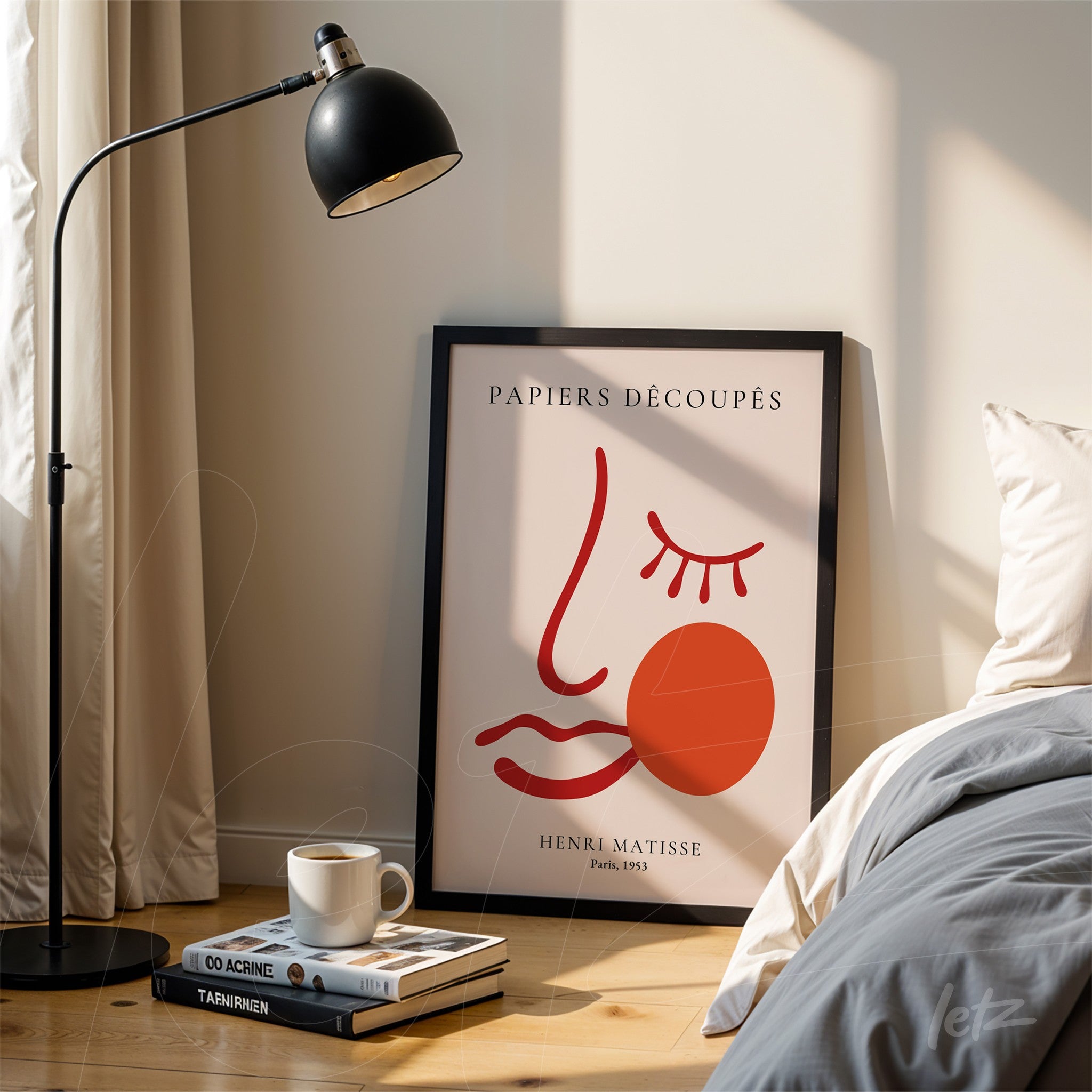 quadro decorativo com arte de Henri Matisse, apresentando traços minimalistas em um fundo claro, com moldura preta em ambiente iluminado