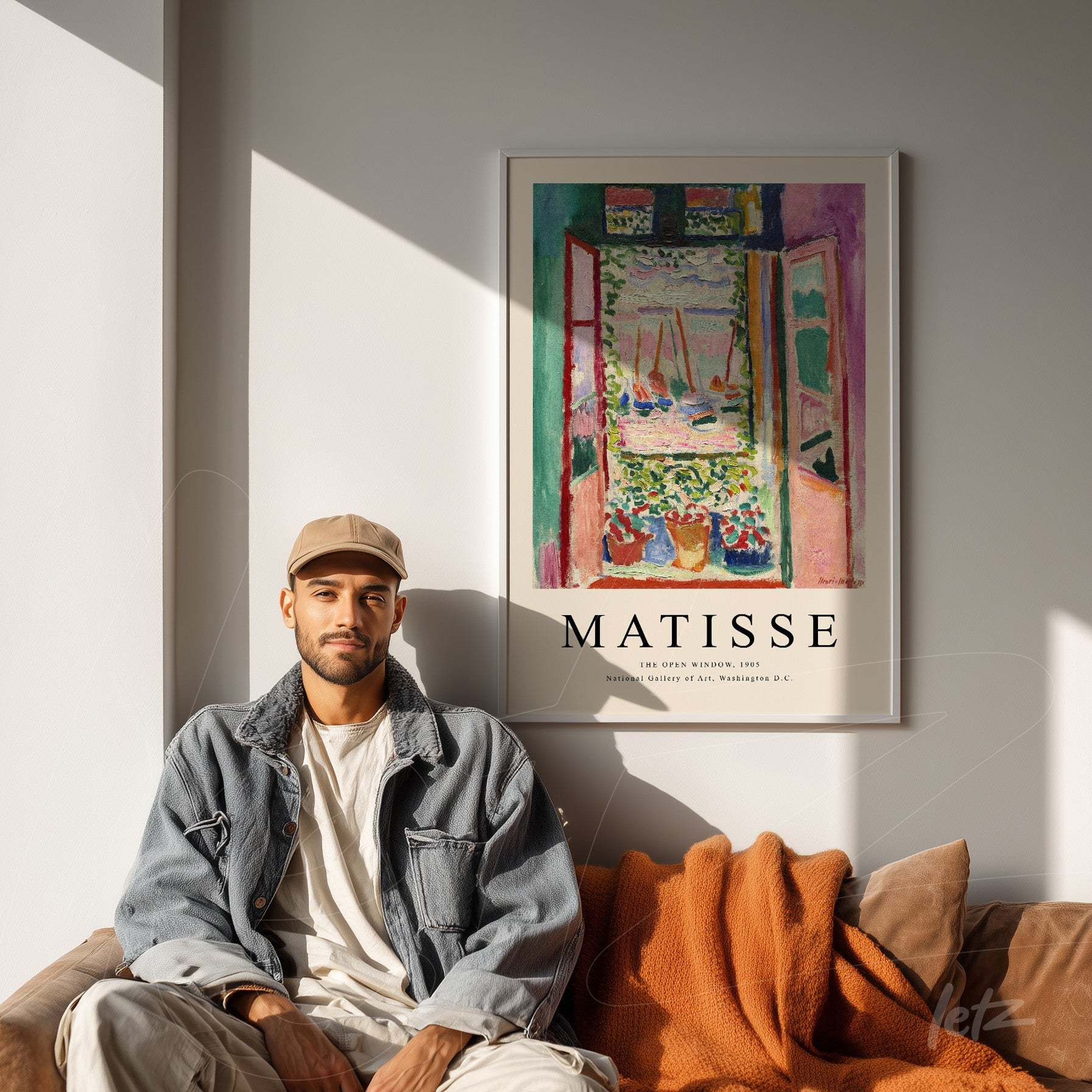 quadro decorativo de arte moderna de Matisse em moldura branca, com fundo de portas abertas e vista para o mar