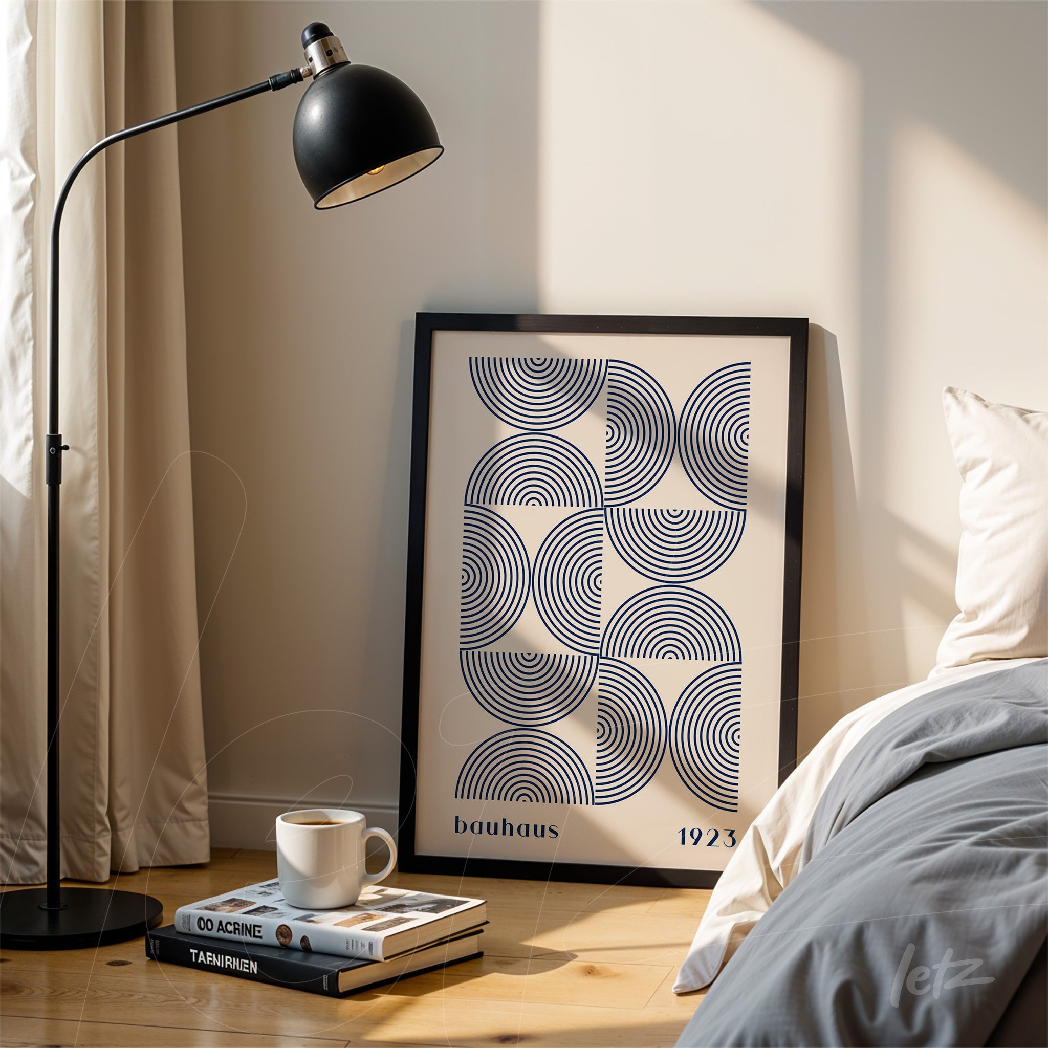 quadro com arte geométrica em estilo bauhaus apoiado no chão ao lado de cama, com moldura preta