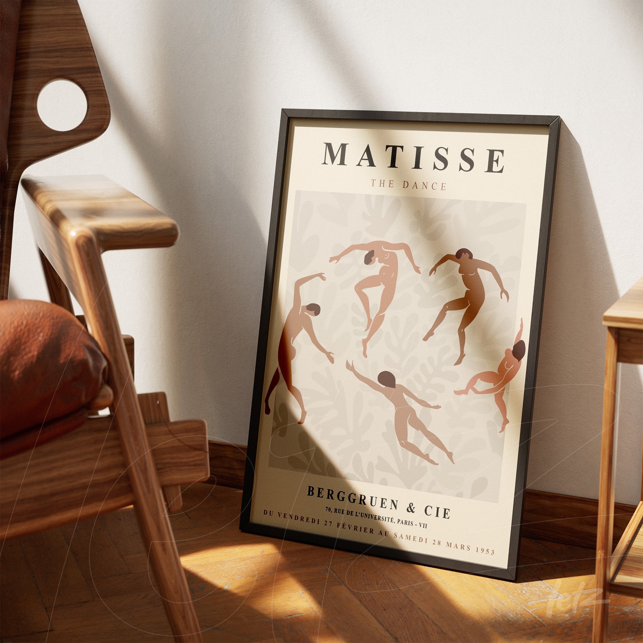 quadro emoldurado com arte de dança inspirada em Matisse, apresentando figuras humanas em movimento sobre fundo claro com padrão de folhagem